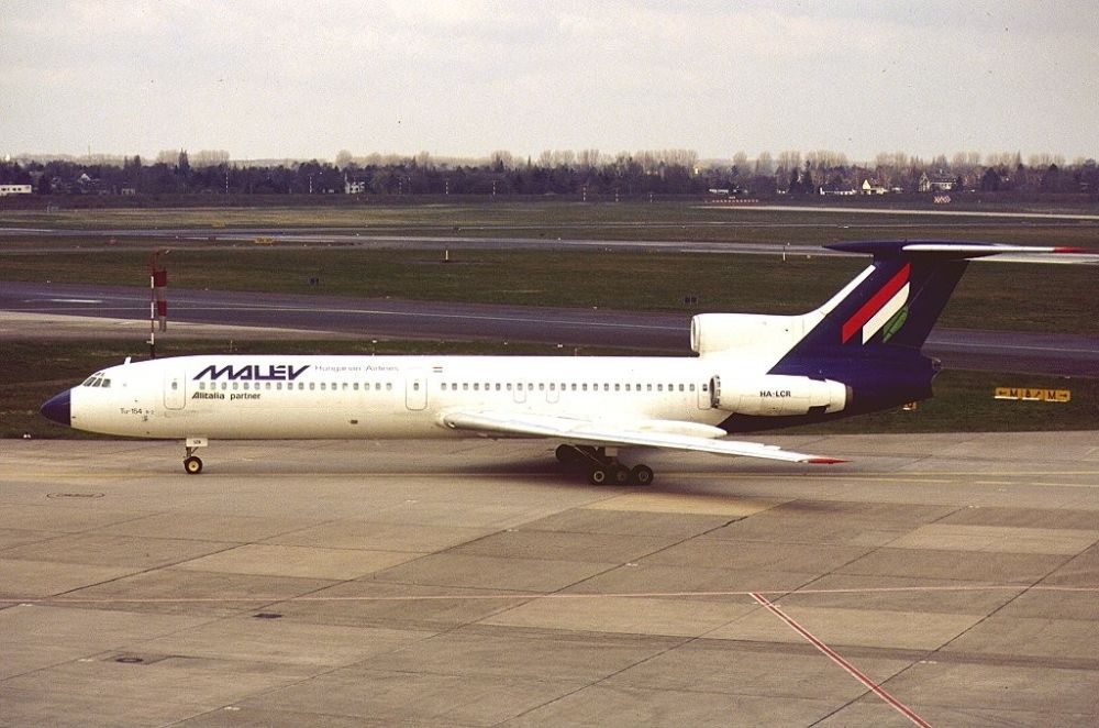 Tupolev_Tu-154B-2,_Malev_-_Hungarian_Airlines