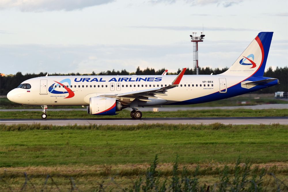 Ural_Airlines,_VP-BRX,_Airbus_A320-251N_(49566317328)