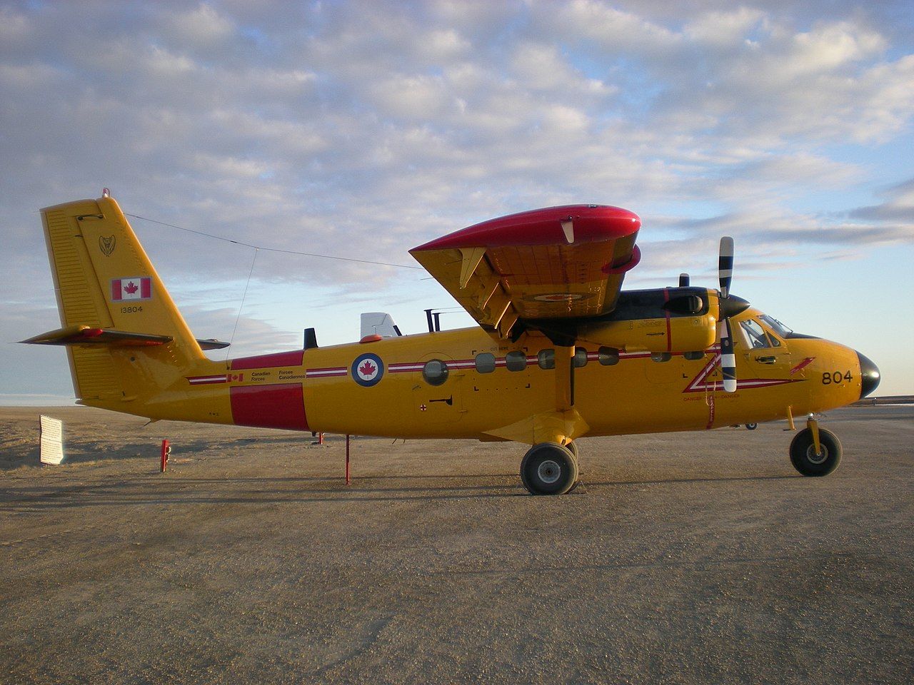 1280px-Canadian_Armed_Forces_-_DHC6_-_Twin_Otter