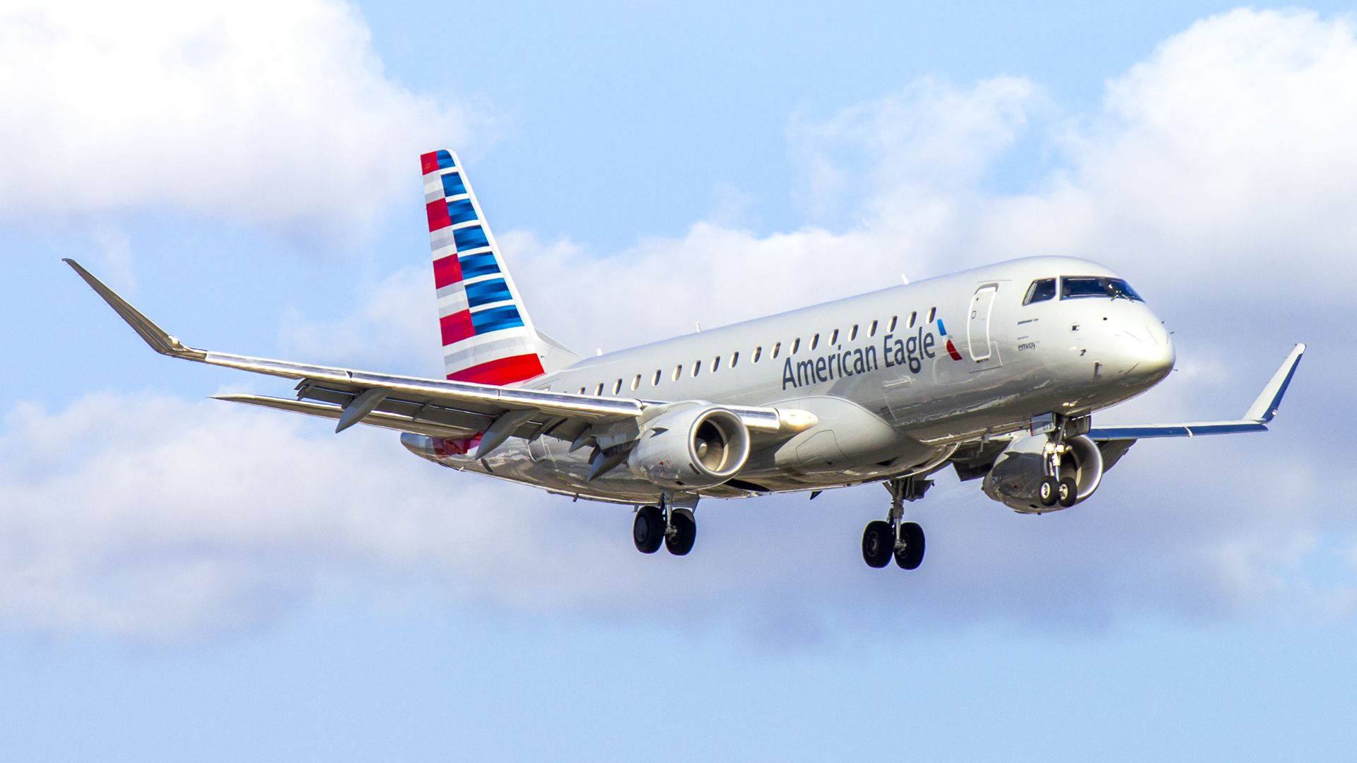 American Airlines Orders Three Embraer E175s