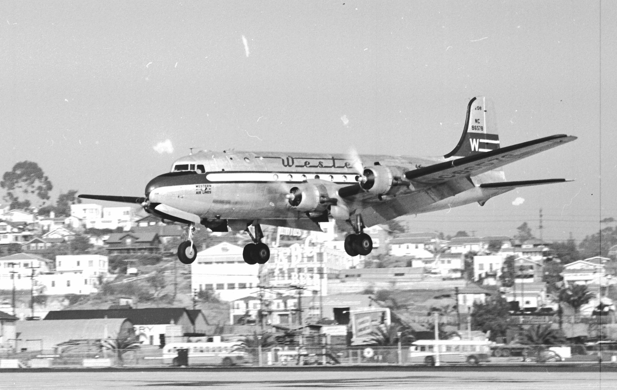 DC-4_Western_Air_Lines_(8557804237)