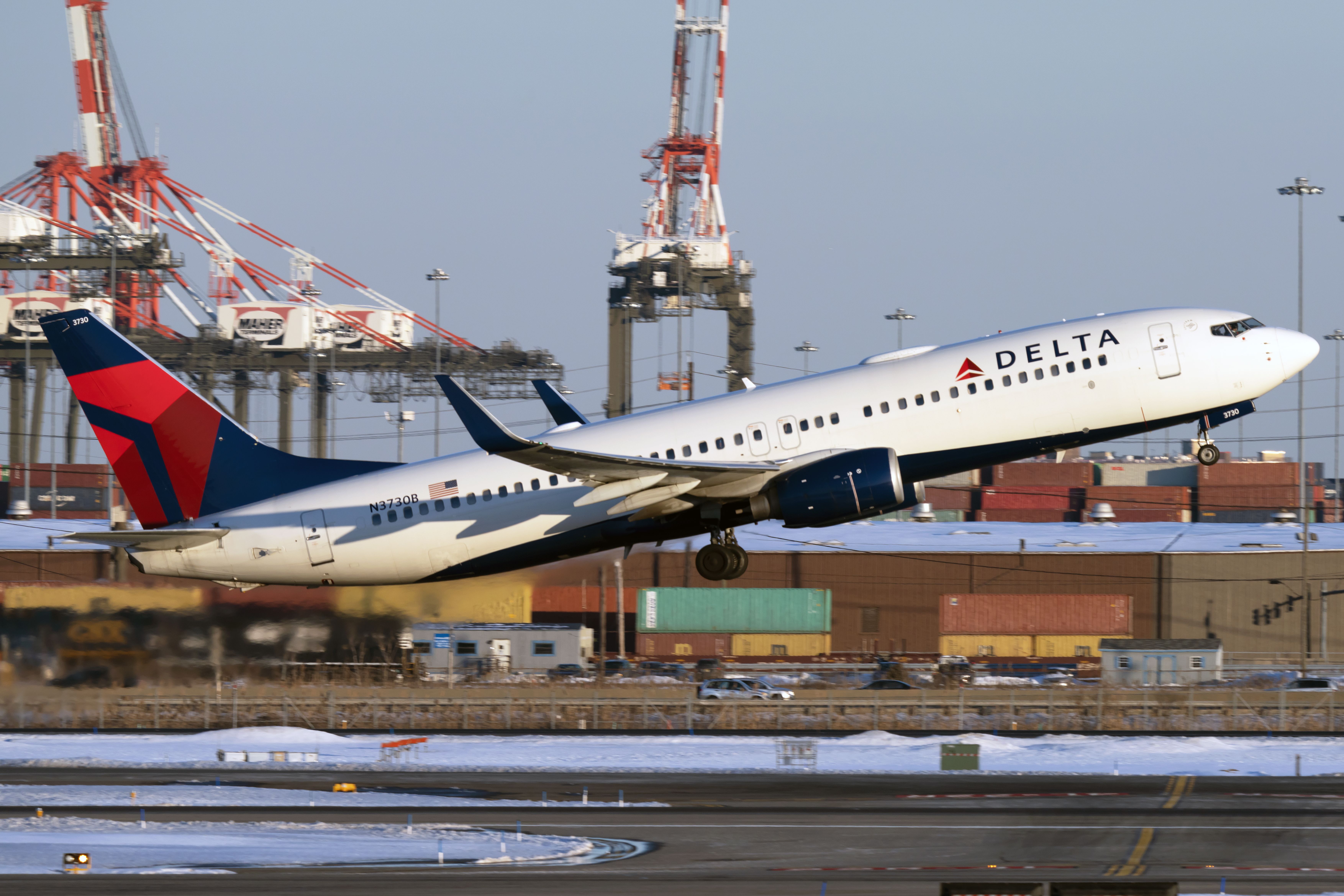 Delta Air Lines Boeing 737-832 N3730B