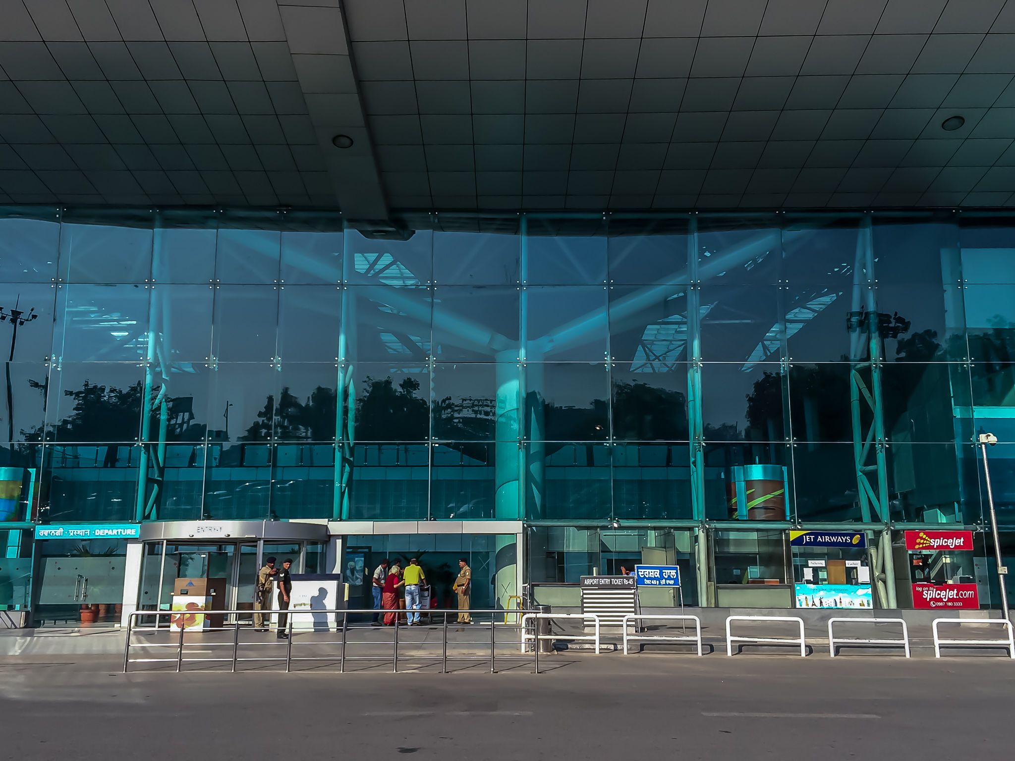 Entrance_to_departures_area_at_Amritsar_Airport