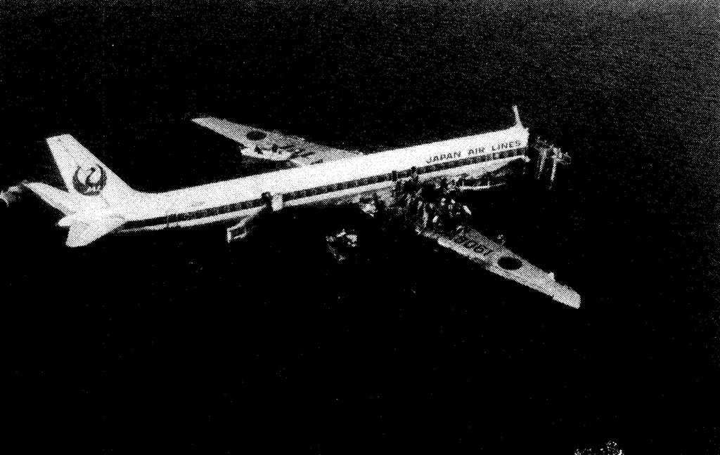 JAL_Flight_350_wreckage