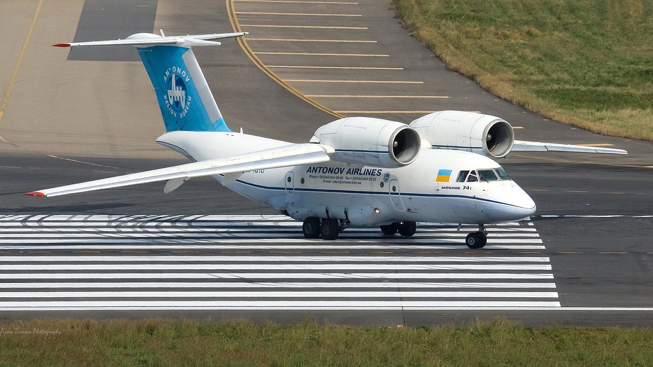 Antonov Flies An An-74 To Toulouse With Spare An-124 Parts