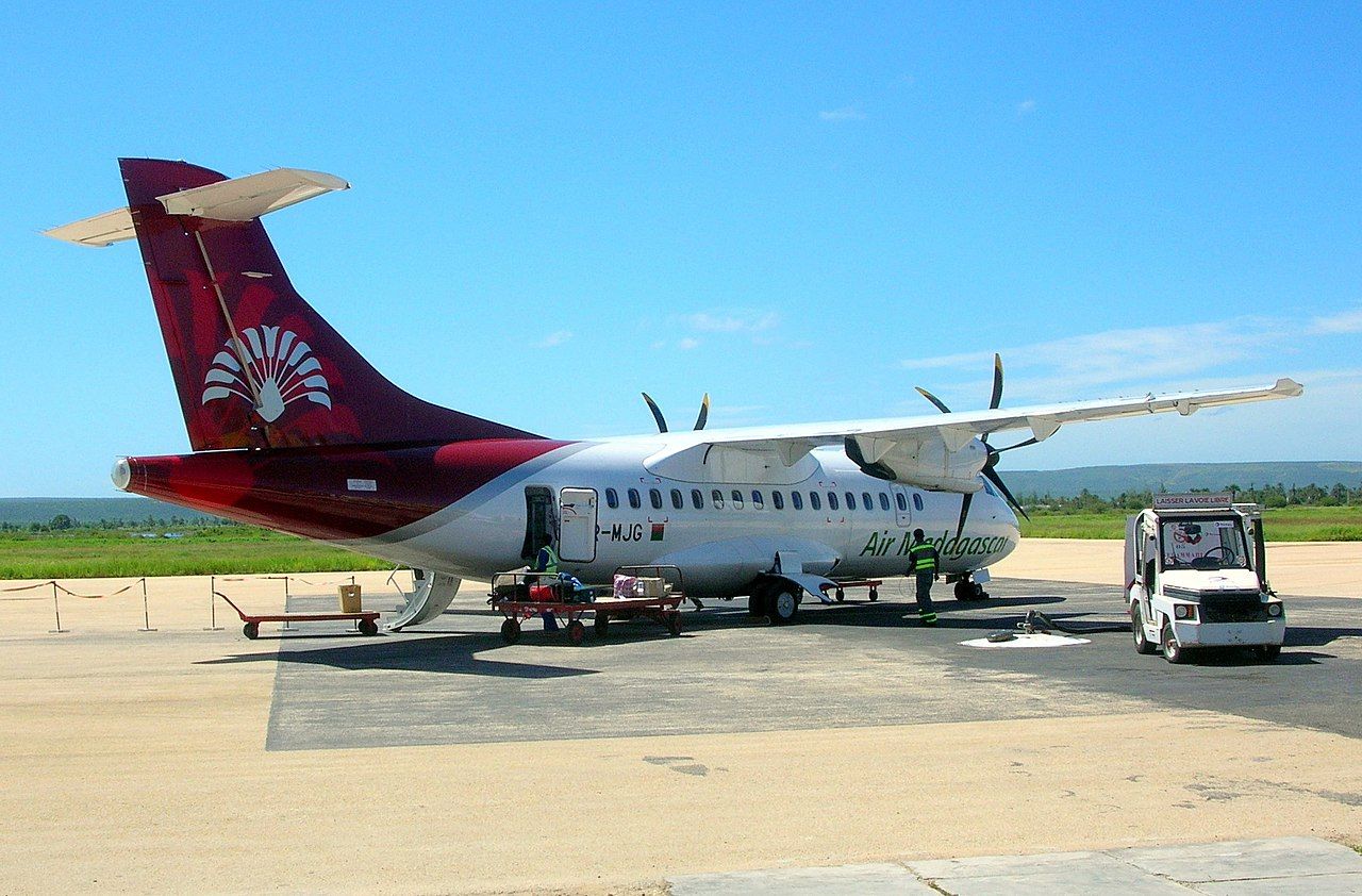 1280px-Air_Madagascar_ATR_42-500_(5R-MJG)_parked_at_Toliara_Airport