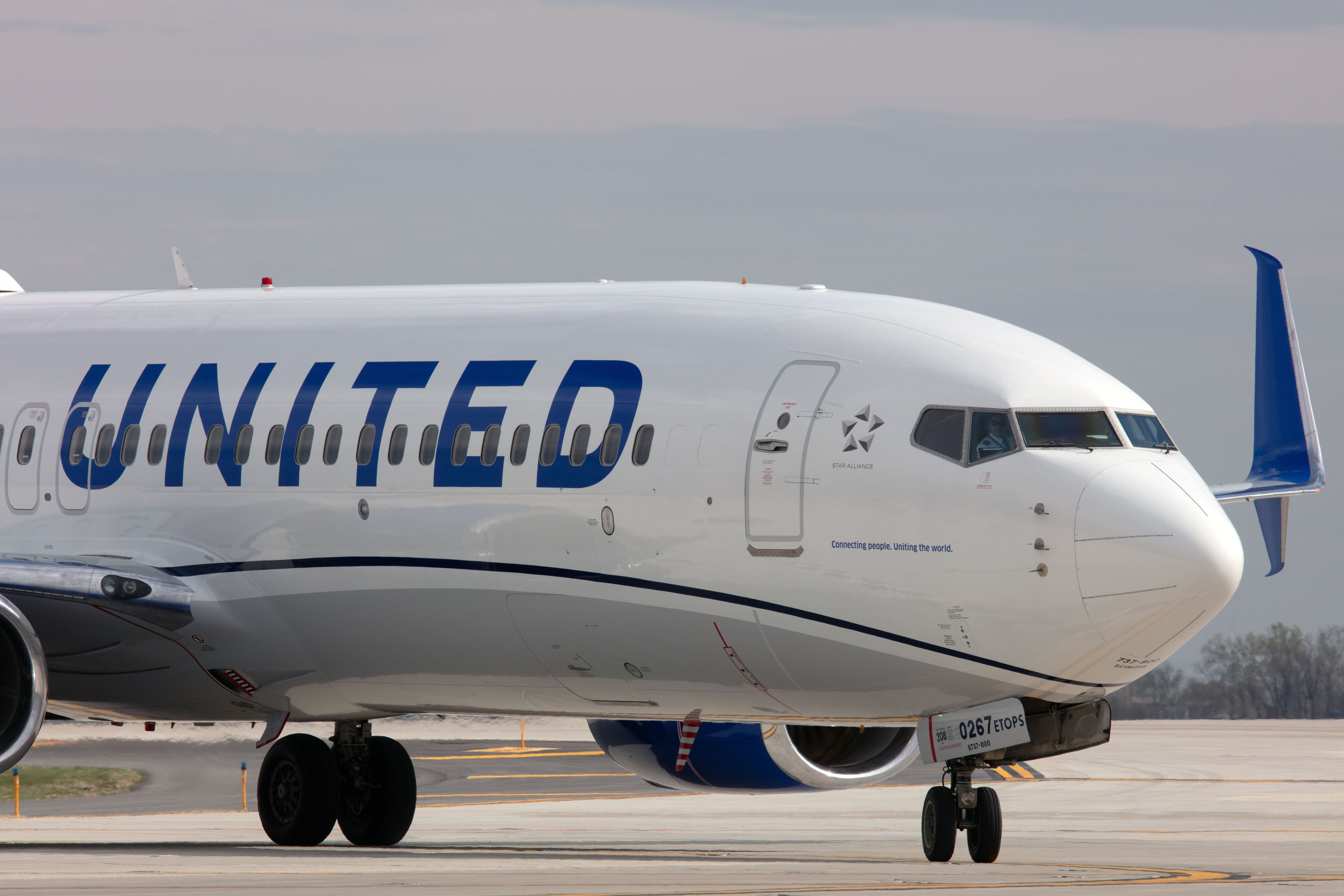 United-Airlines-Boeing-737-800