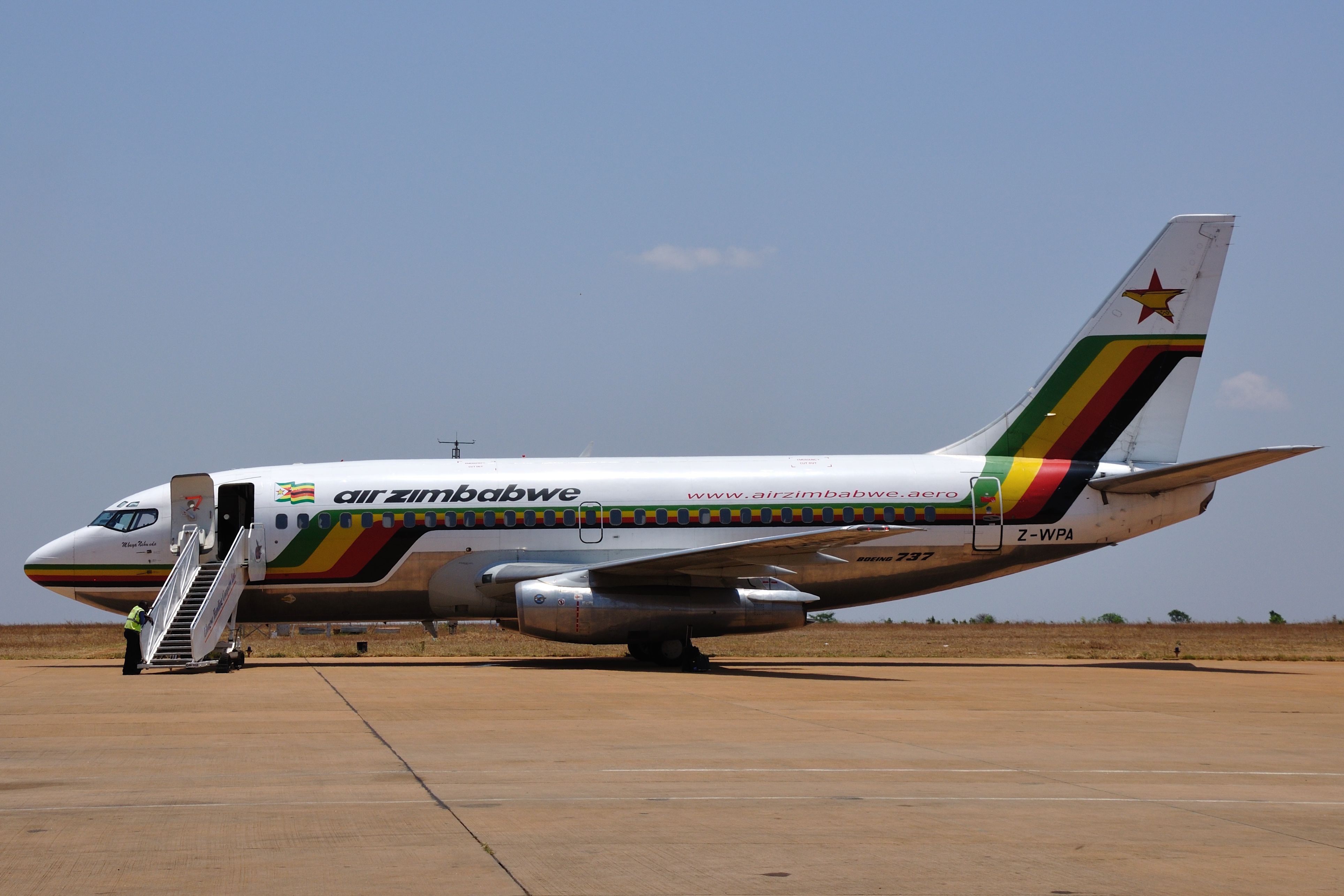 Air_Zimbabwe_Boeing_737-200 withnthe old livery