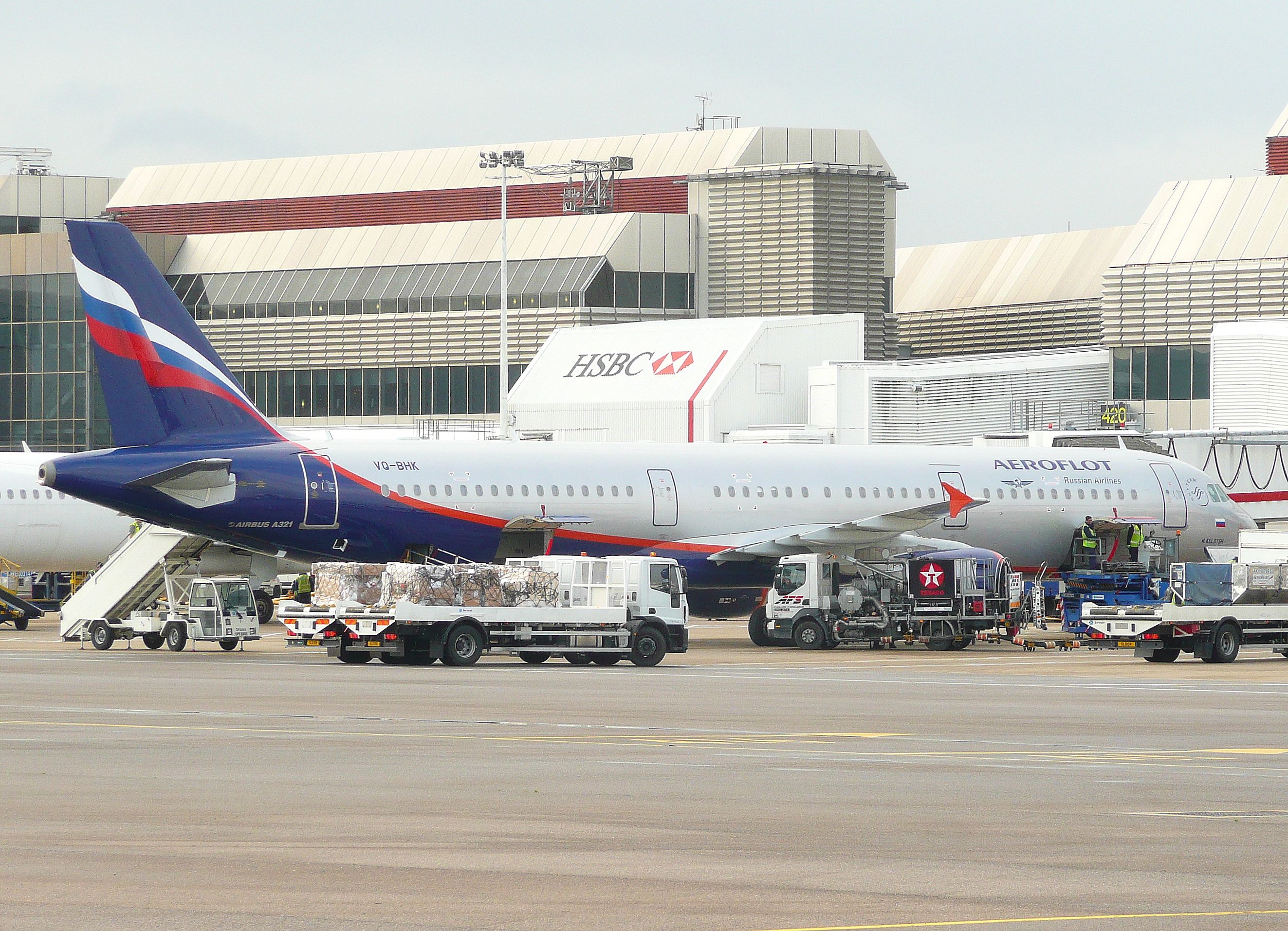 Airbus_A321_of_Aeroflot_at_London_Heathrow_Airport_(5187512077)