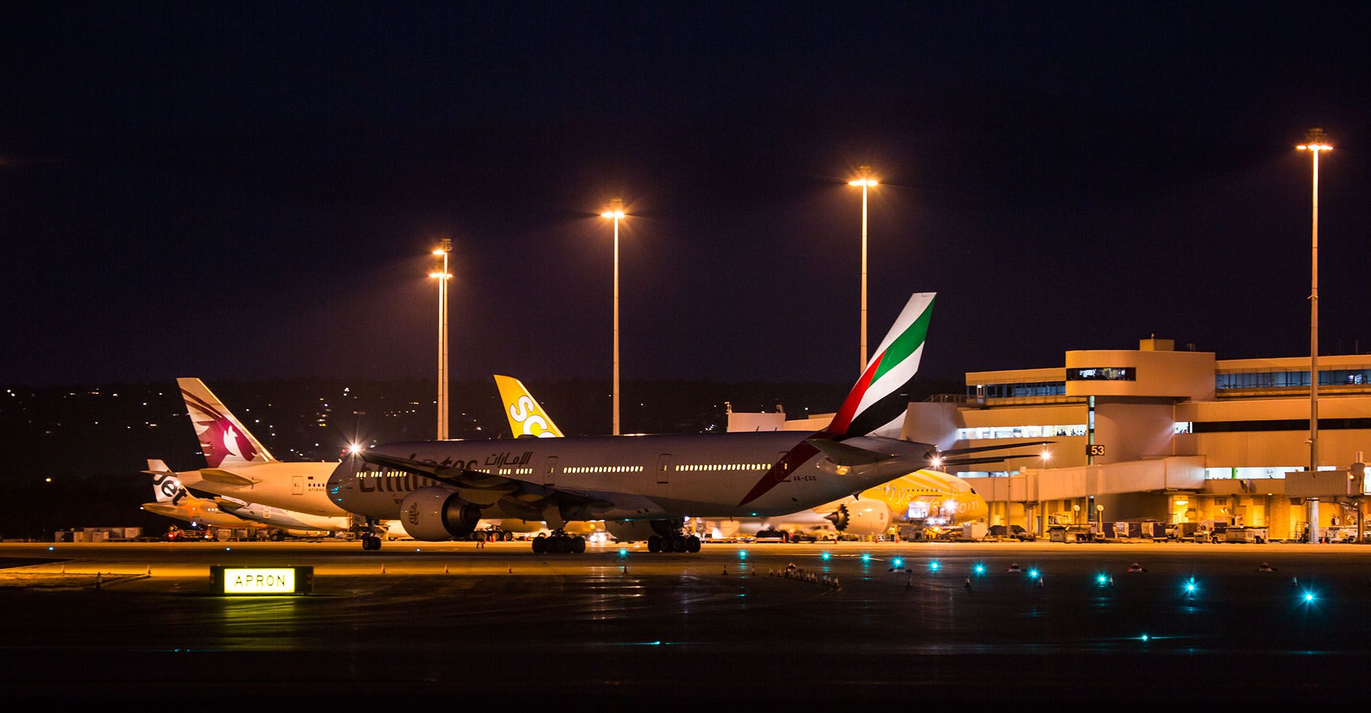 Emirates-Boeing-777-300-ER-Perth-Airport