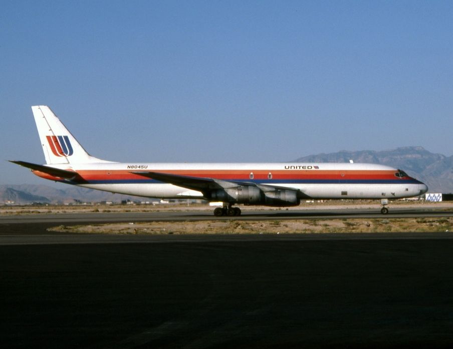 Douglas_DC-8-54(F),_United_Airlines_JP5956384