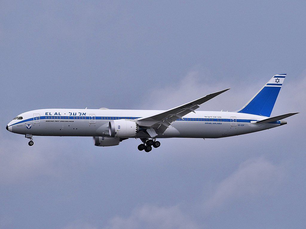 El_Al_Israel_Airlines_(Retro_livery)_Boeing_787-9_Dreamliner_4X-EDF_arriving_at_JFK_Airport