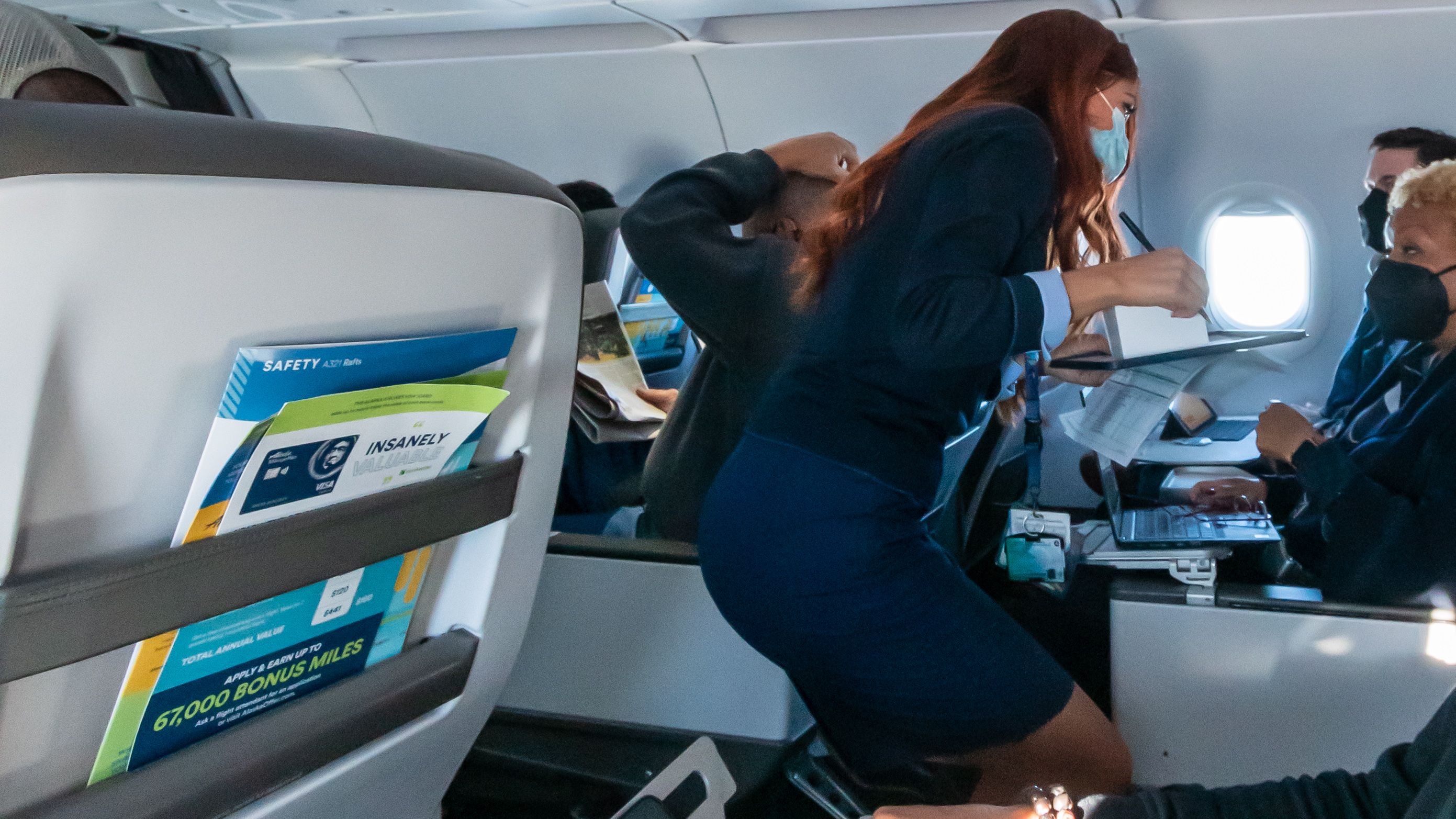 Alaska Airlines Offers 2x Pay For Flight Attendants On Extra Shifts