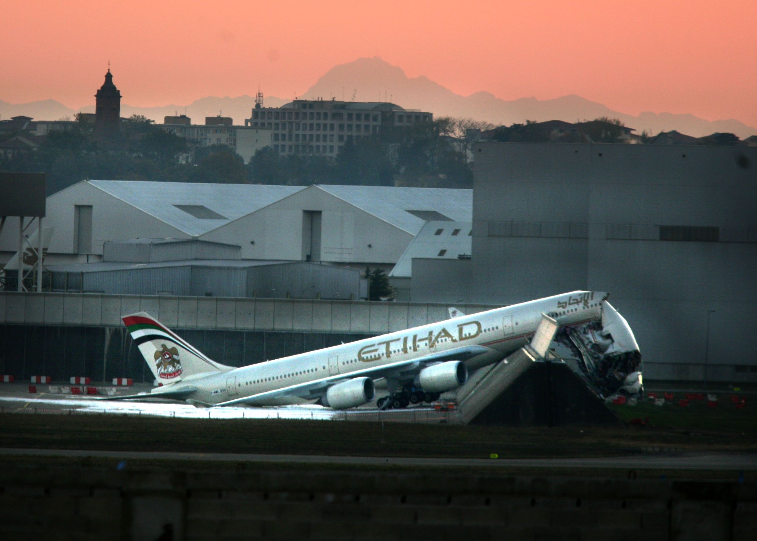 GettyImages-110836735 Etihad A340 crashed in Toulouse
