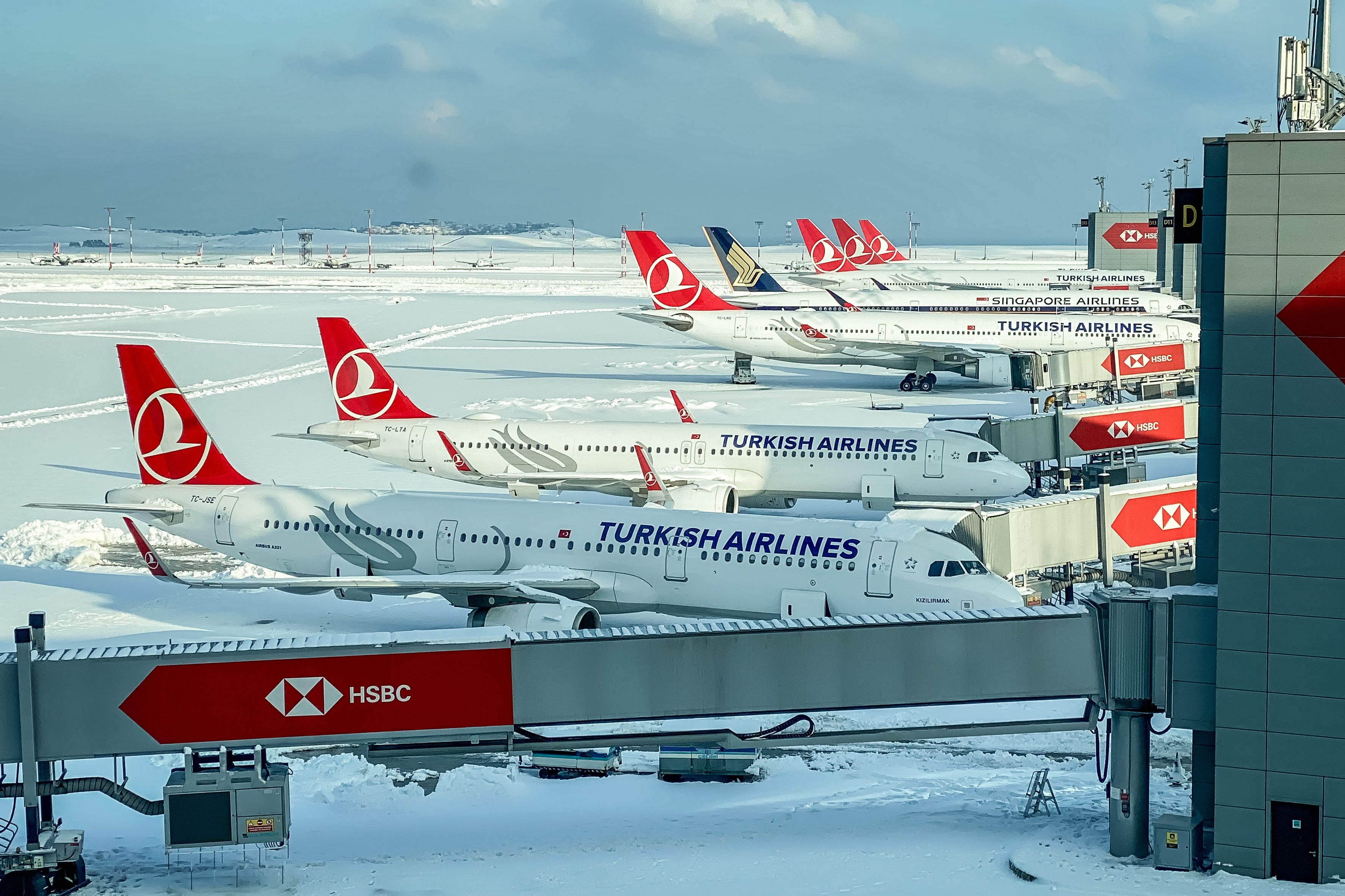 Der Schneesturm in Istanbul führt zu über 200 Flugausfällen bei Turkish Airlines