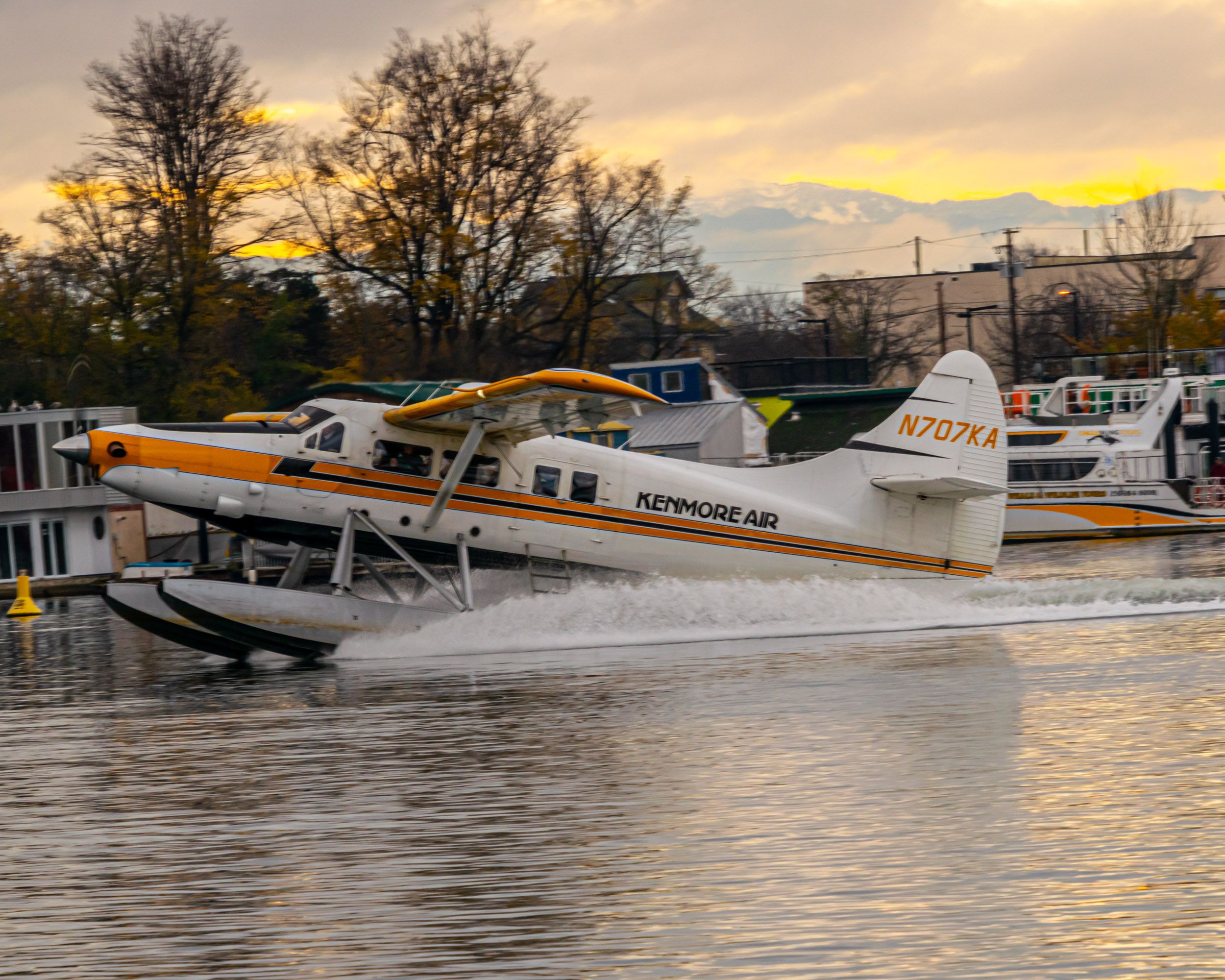 Kenmore Air Turbine Otter Landing in Victoria Harbor Shortly After Sunrise 2018-11-30