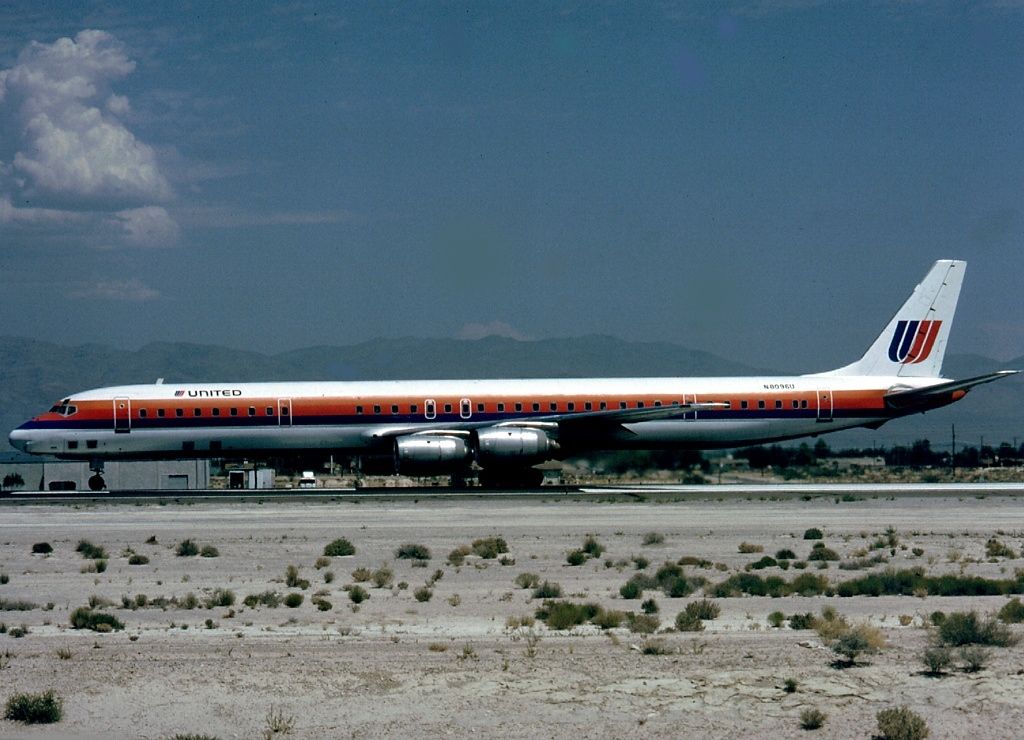 McDonnell_Douglas_DC-8-71,_United_Airlines_AN0497677