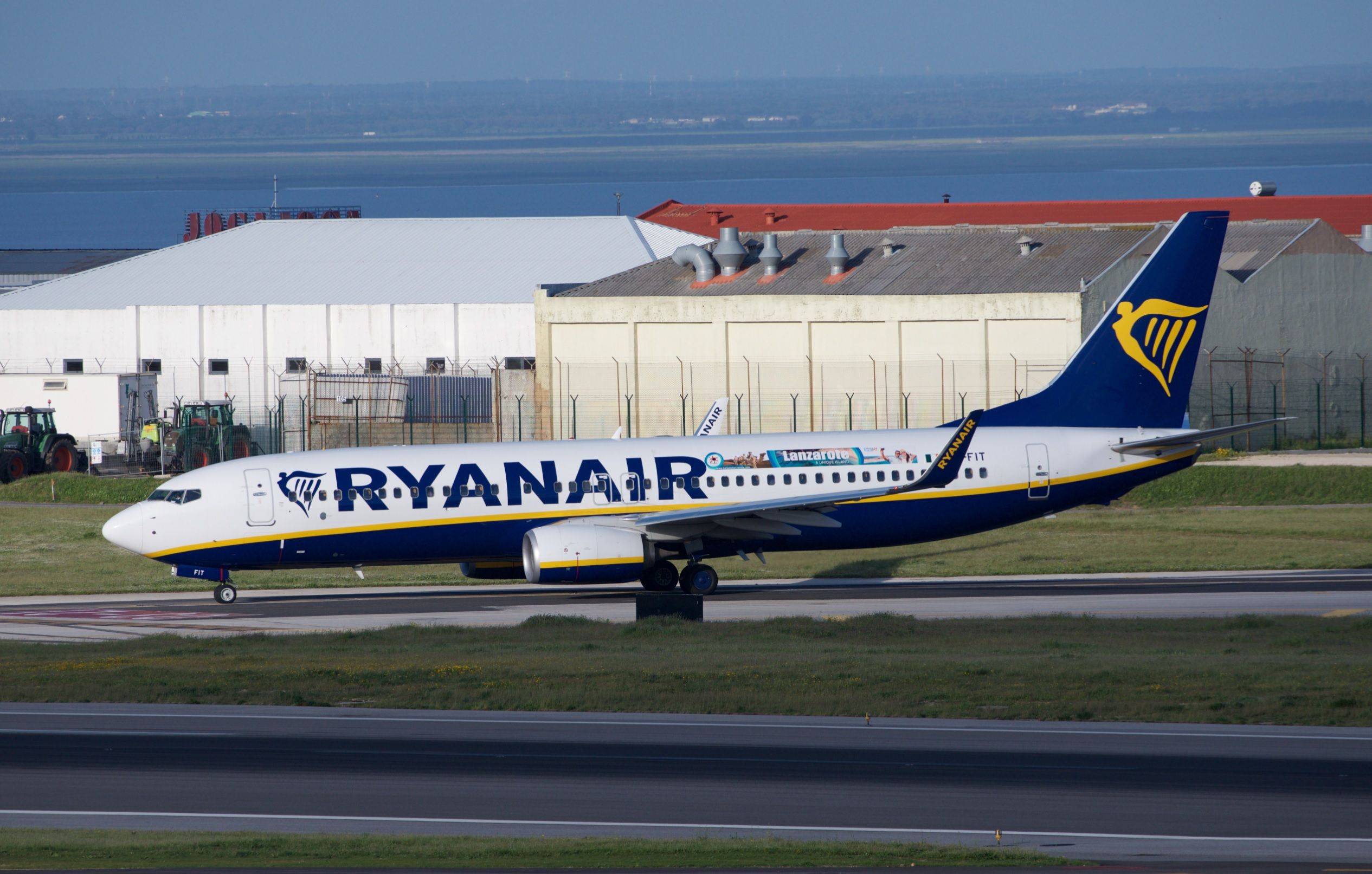 Ryanair 737 Lisbon