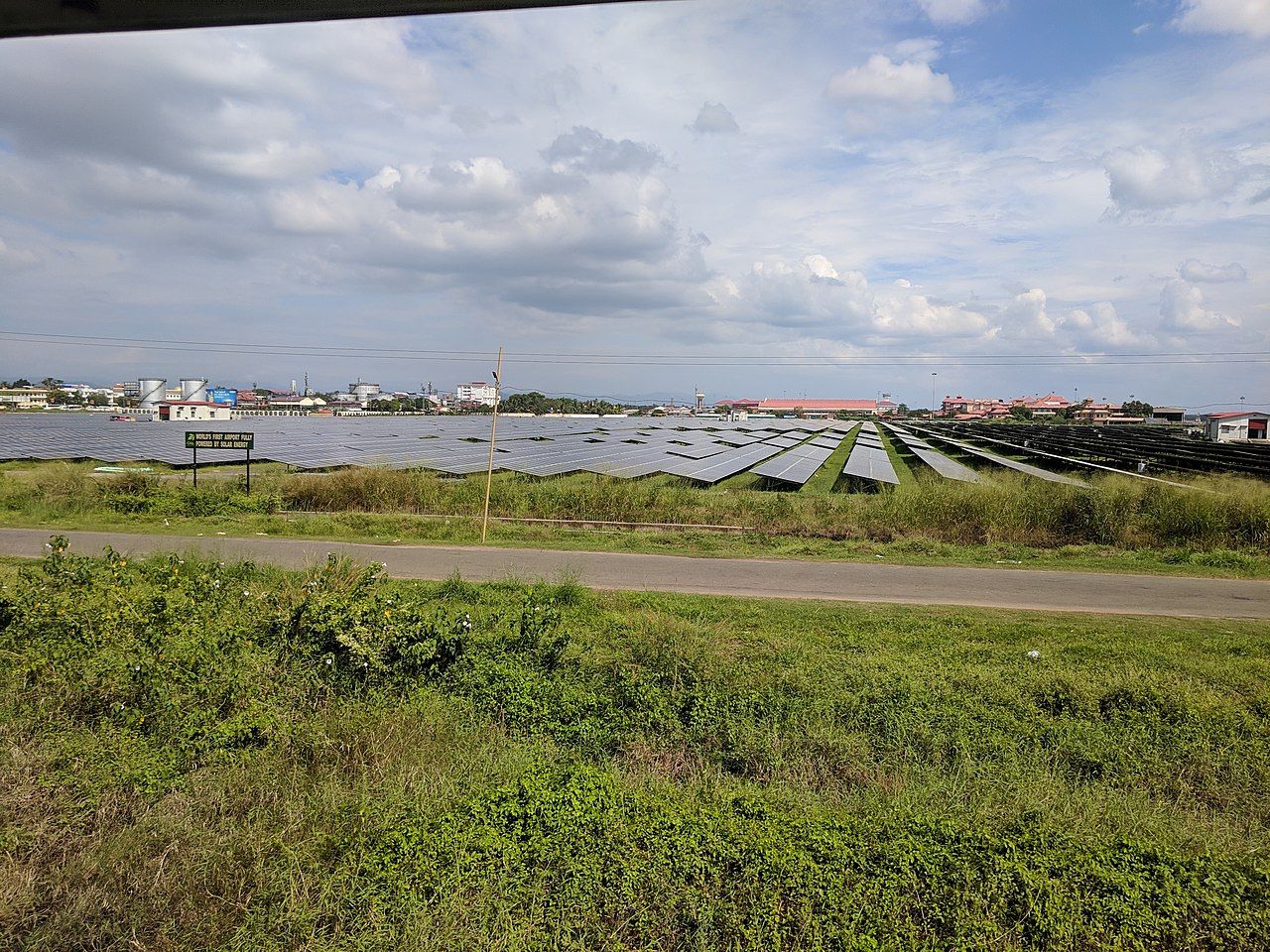 Solar_panels_for_Cochin_International_Airport
