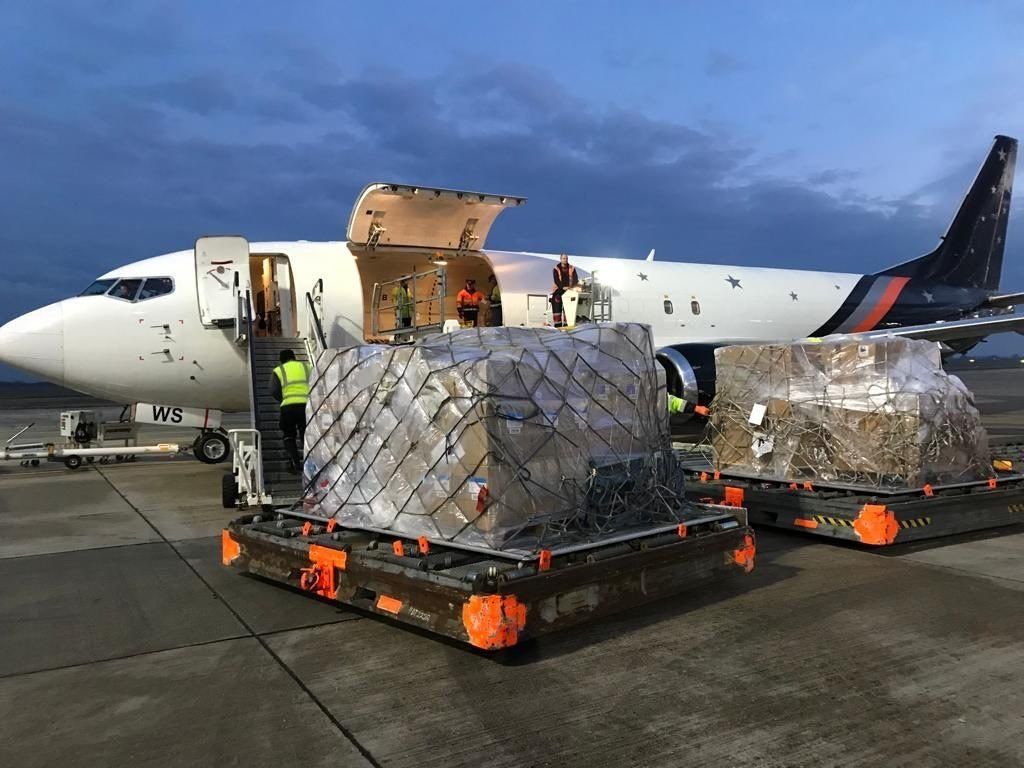 Titan Airways 737-400 medical aid to ukraine