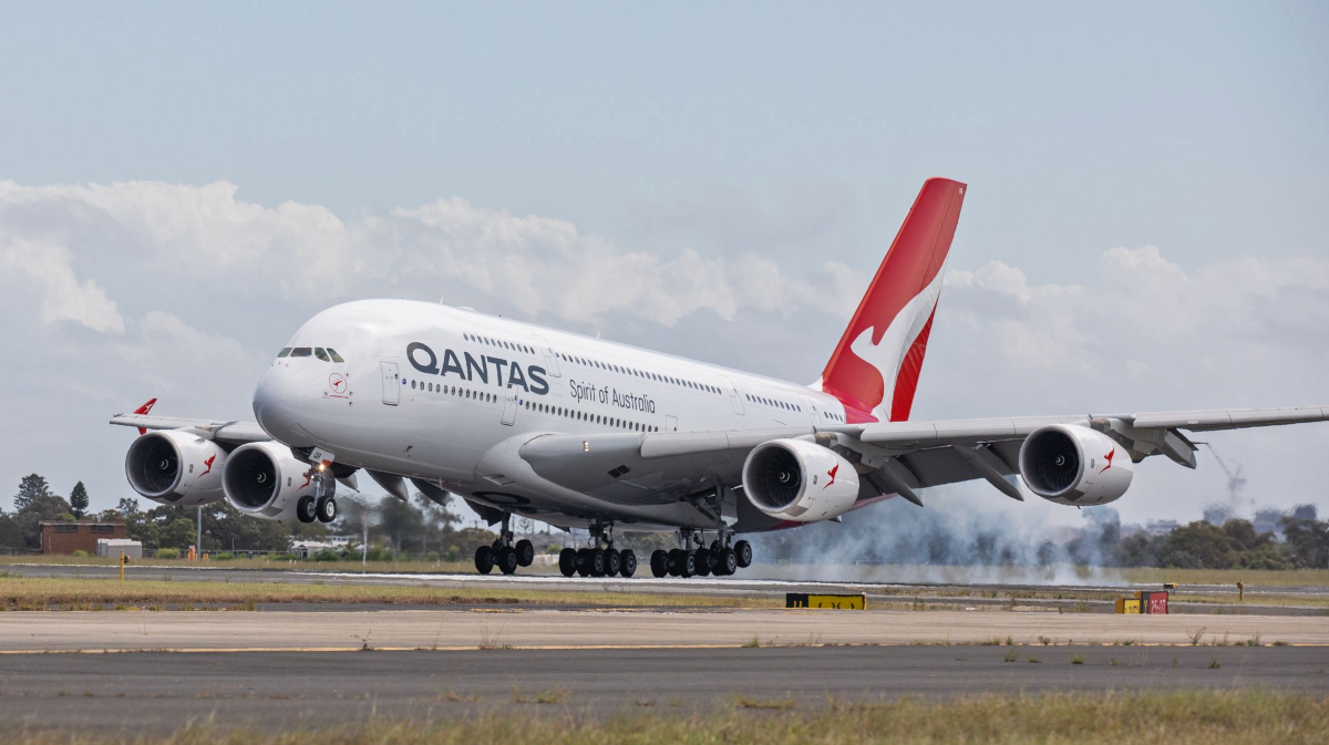 VH-OQB Qantas Airbus A380-800 landing