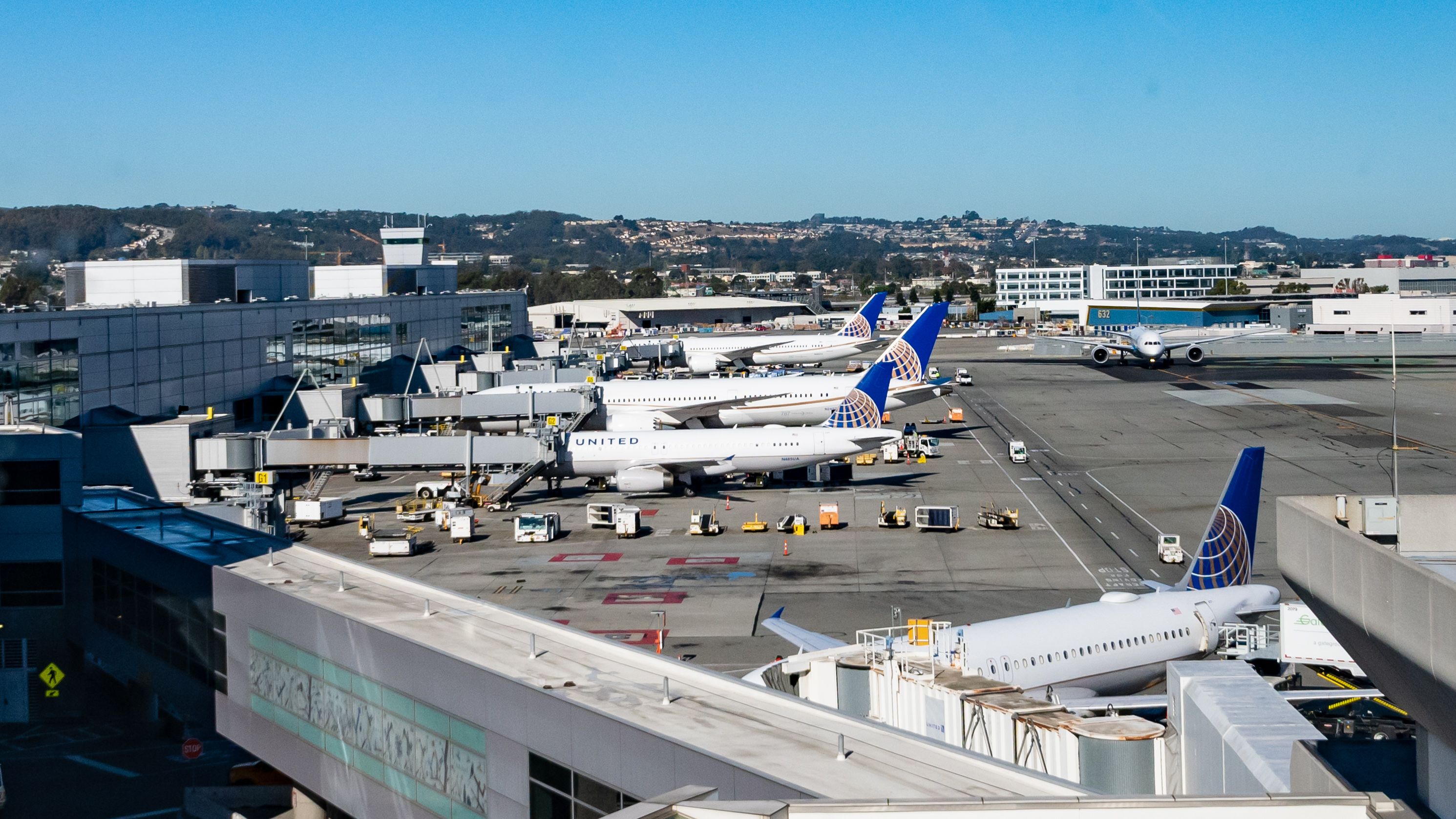 Variety of United Airlines Jets at SFO Gates