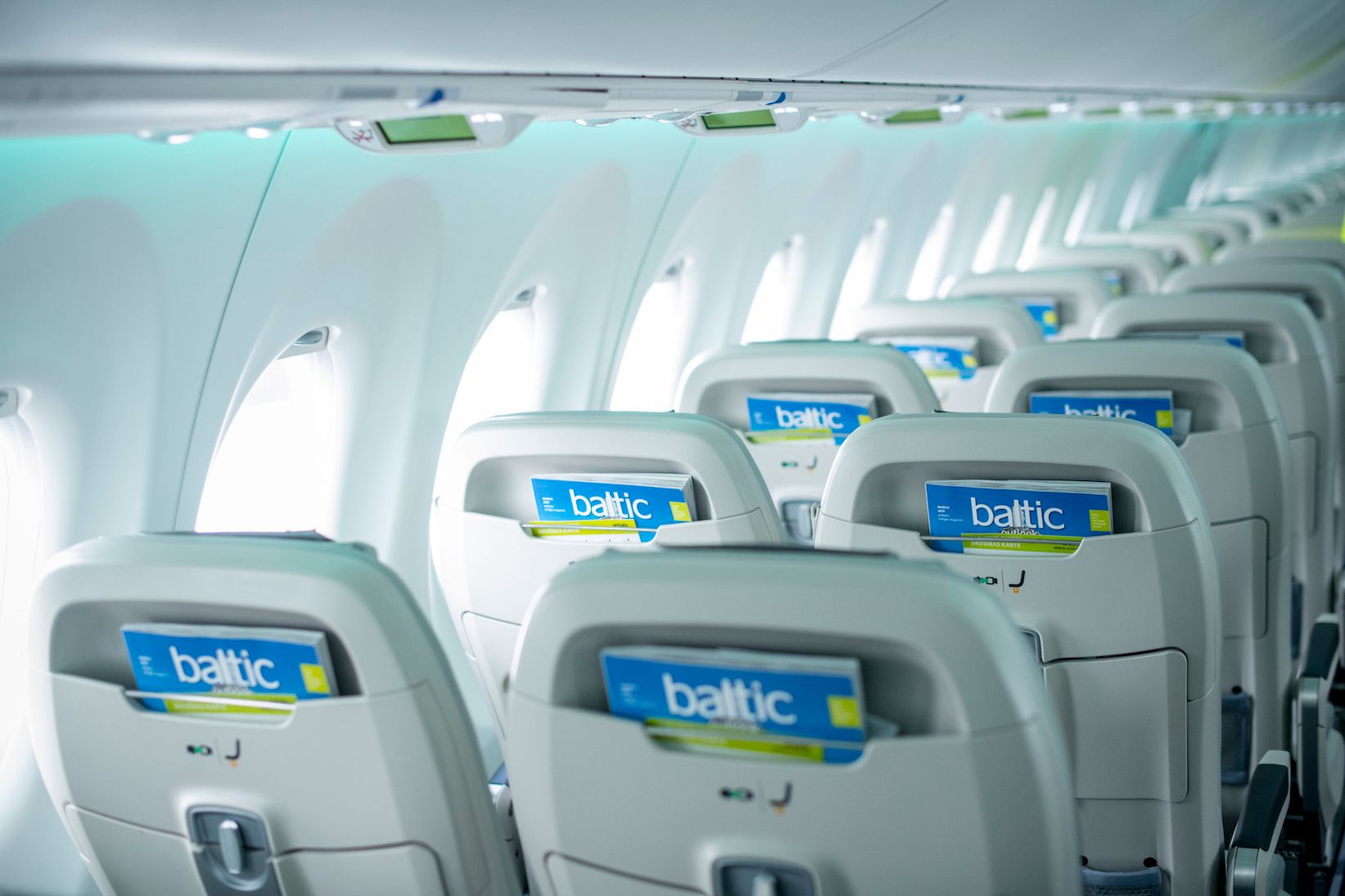 2022_04_05_airBaltic_A220_seats_2