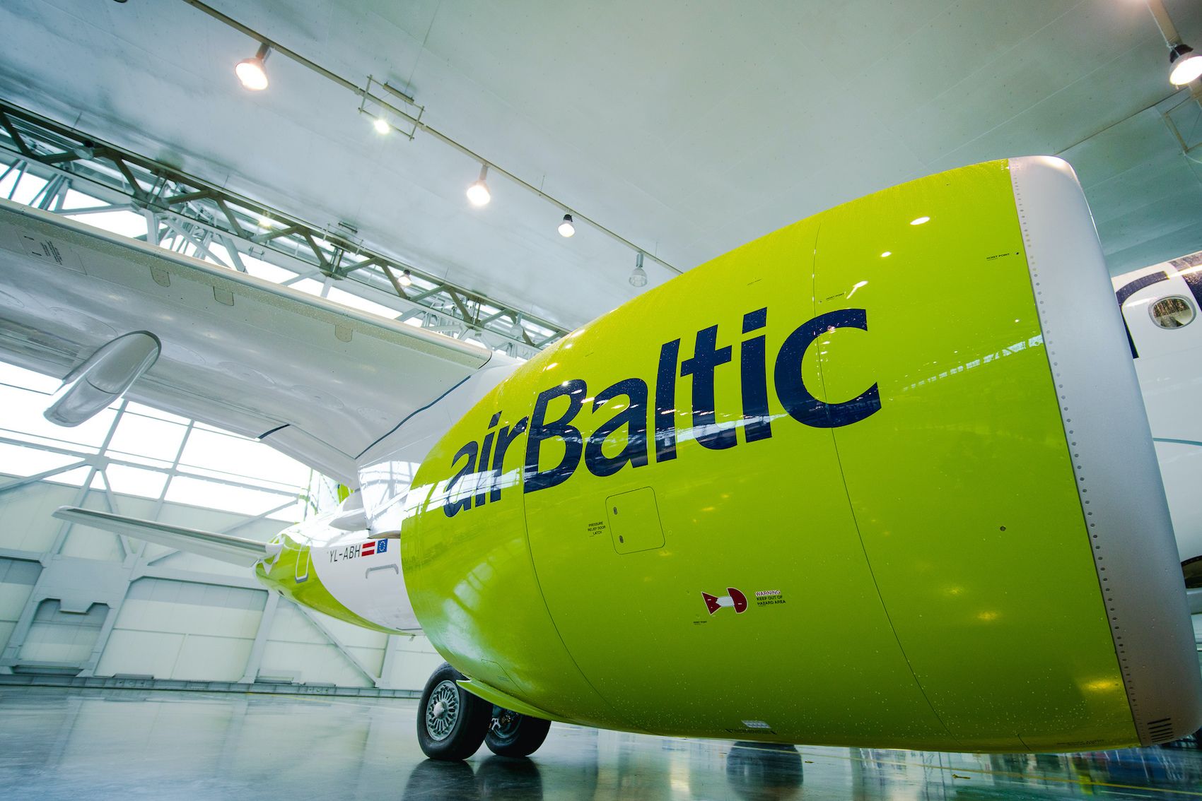 2022_04_24_airBaltic_34th_A220-300_3
