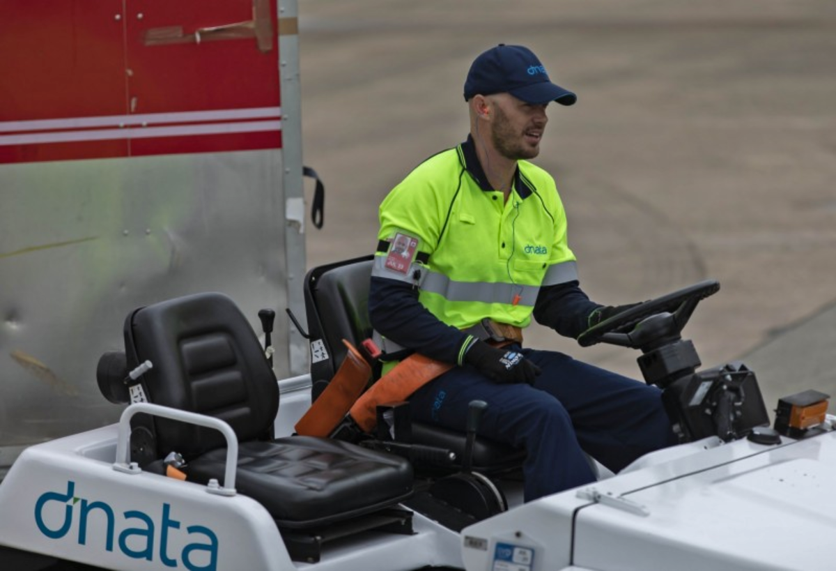 dnata ground crew sydney airport