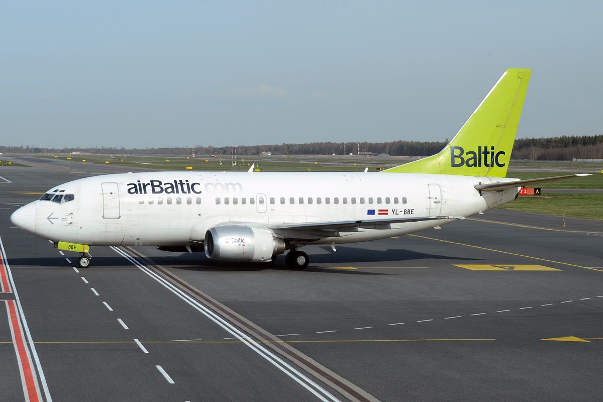 Air_Baltic,_YL-BBE,_Boeing_737-53S_(16270253587)