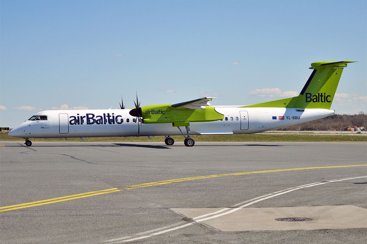 Air_Baltic,_YL-BBU,_Bombardier_Dash_8_Q400_(34808097665)