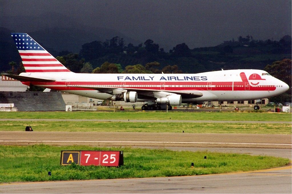 Family_Airlines_Boeing_747-100_Maiwald