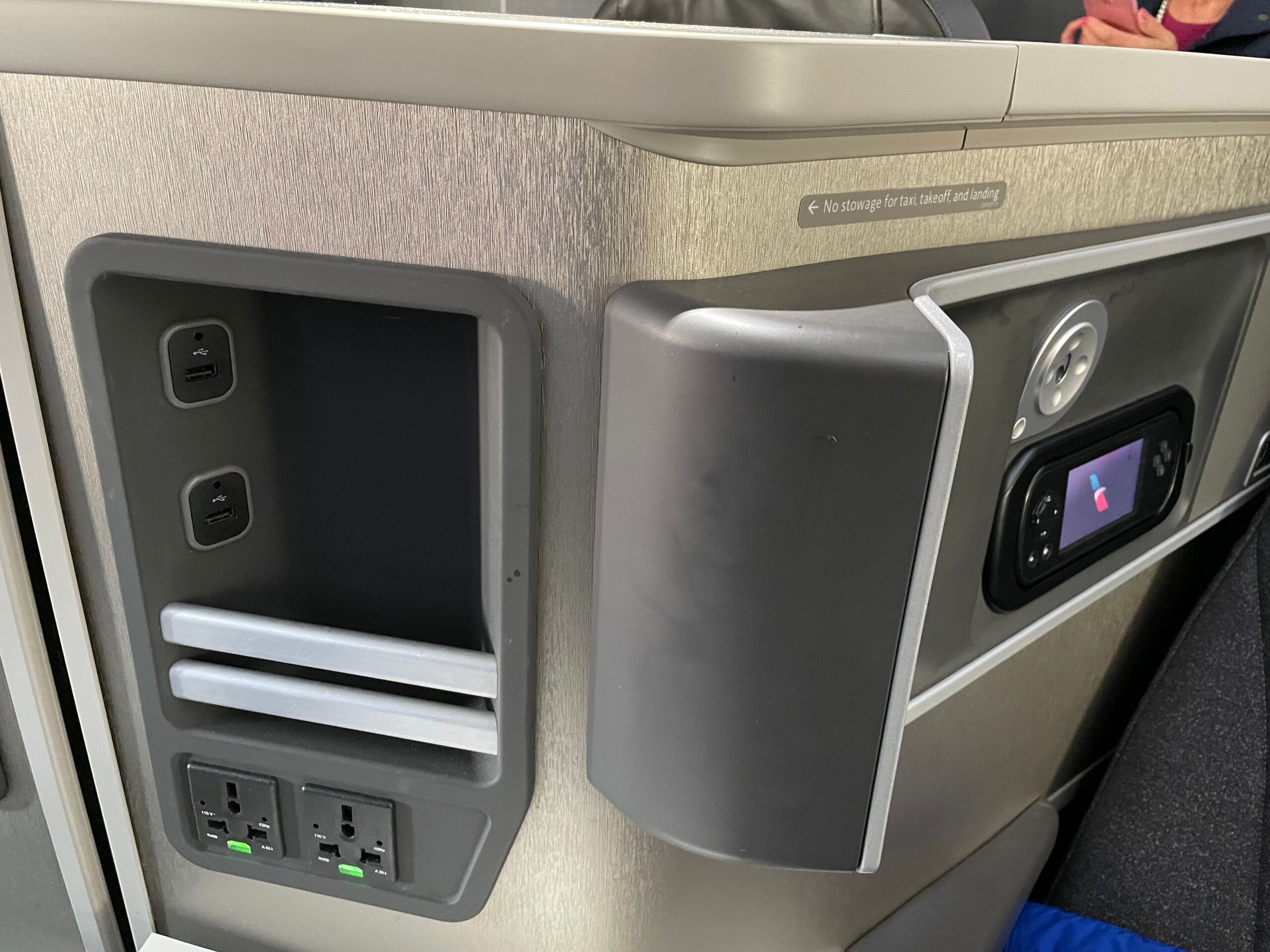 Flight Review American Airlines Business Class Boeing 787 Miami to Quito