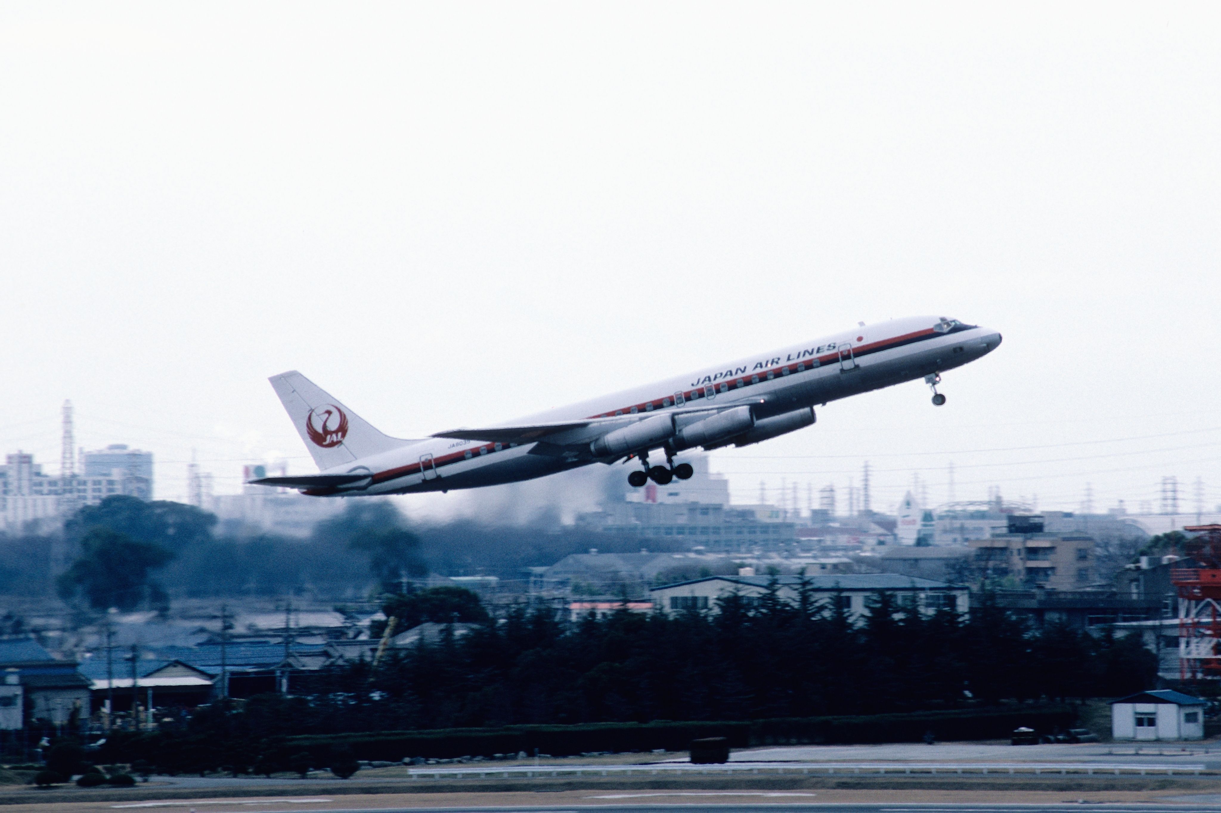 Japan Airlines Flight 2: The DC-8 That Was Able To Fly Again After 