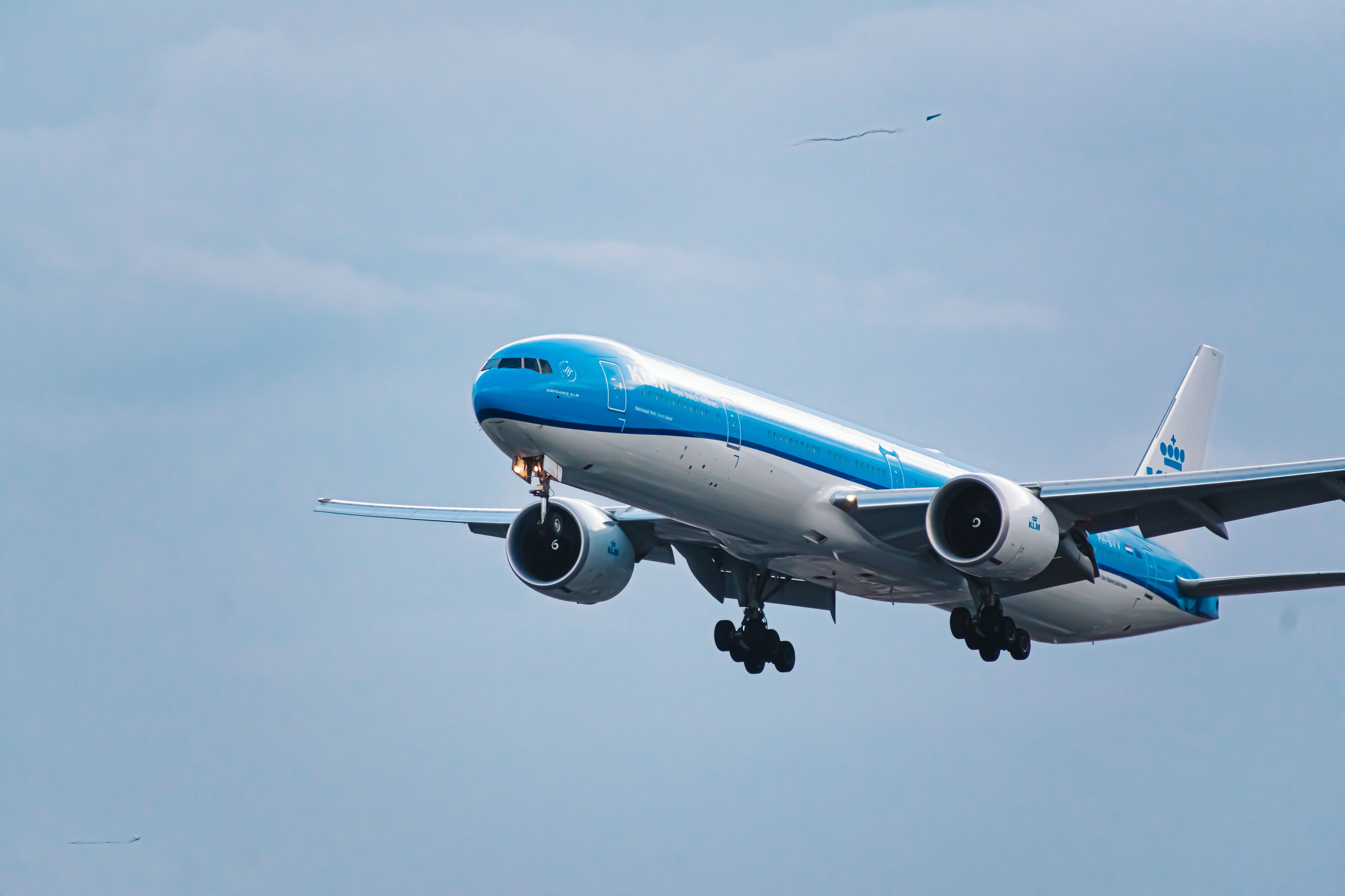 KLM Boeing 777 landing at GRU