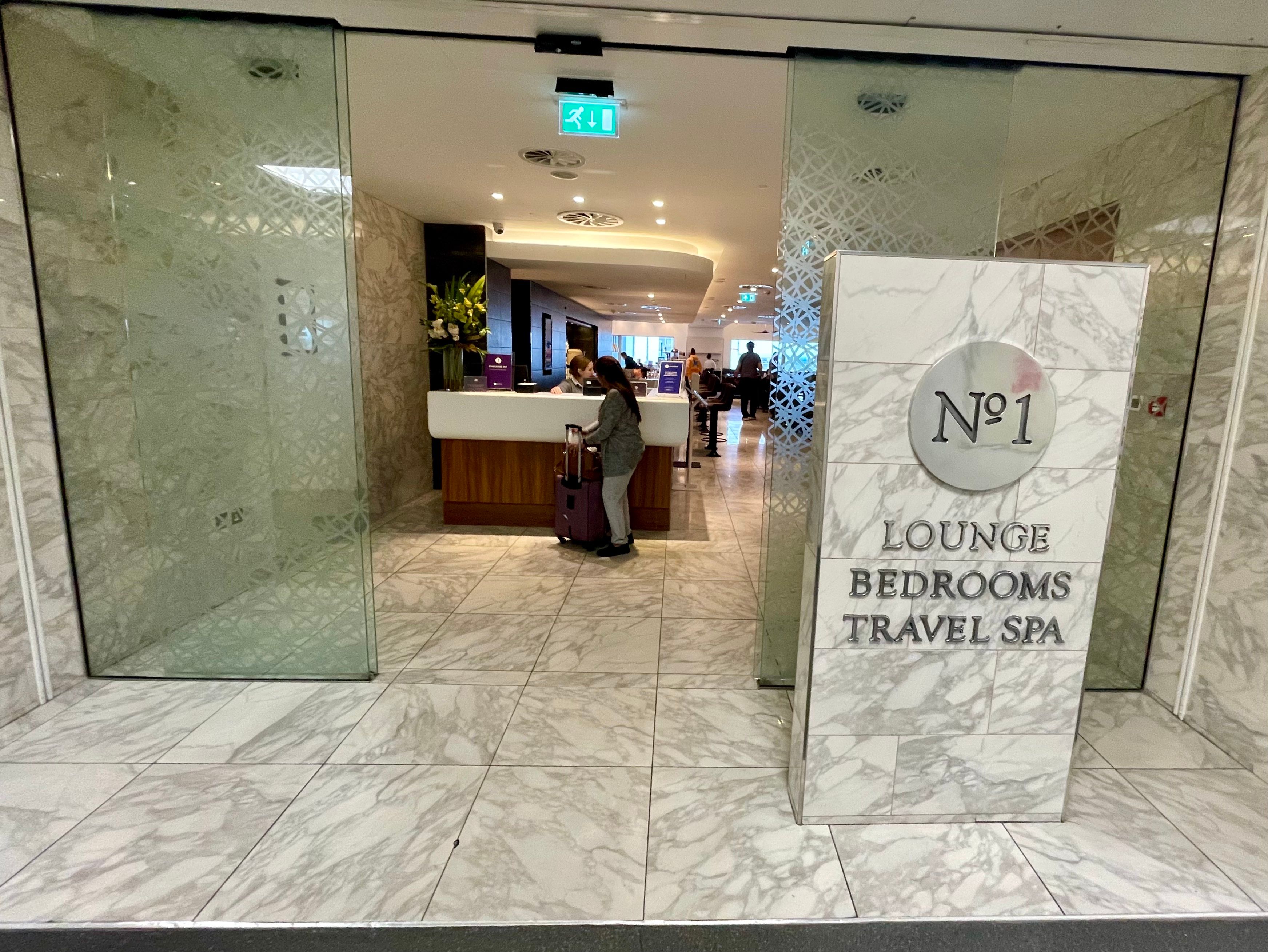 lounge heathrow terminal 3 review