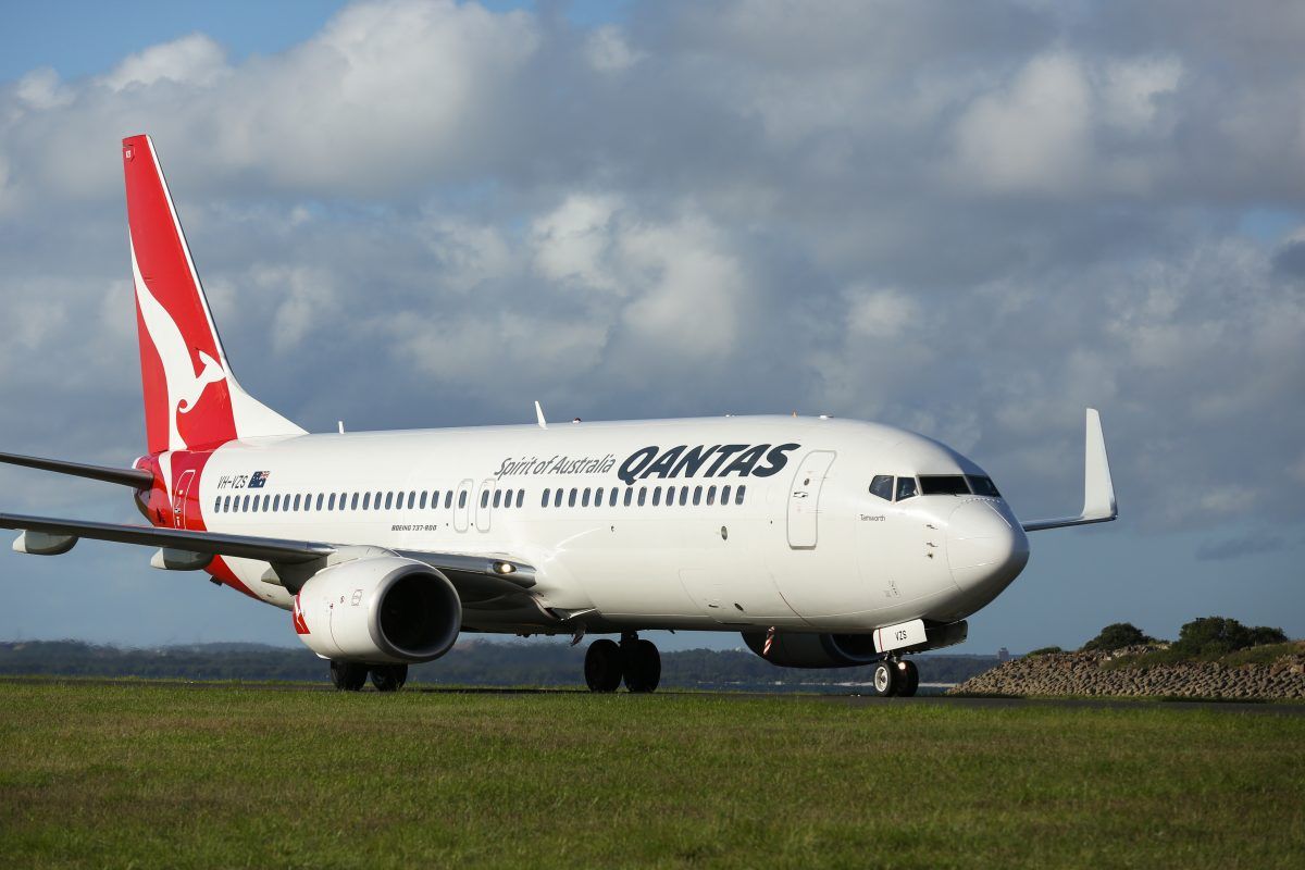 Qantas Boeing 737-800 Taxiing