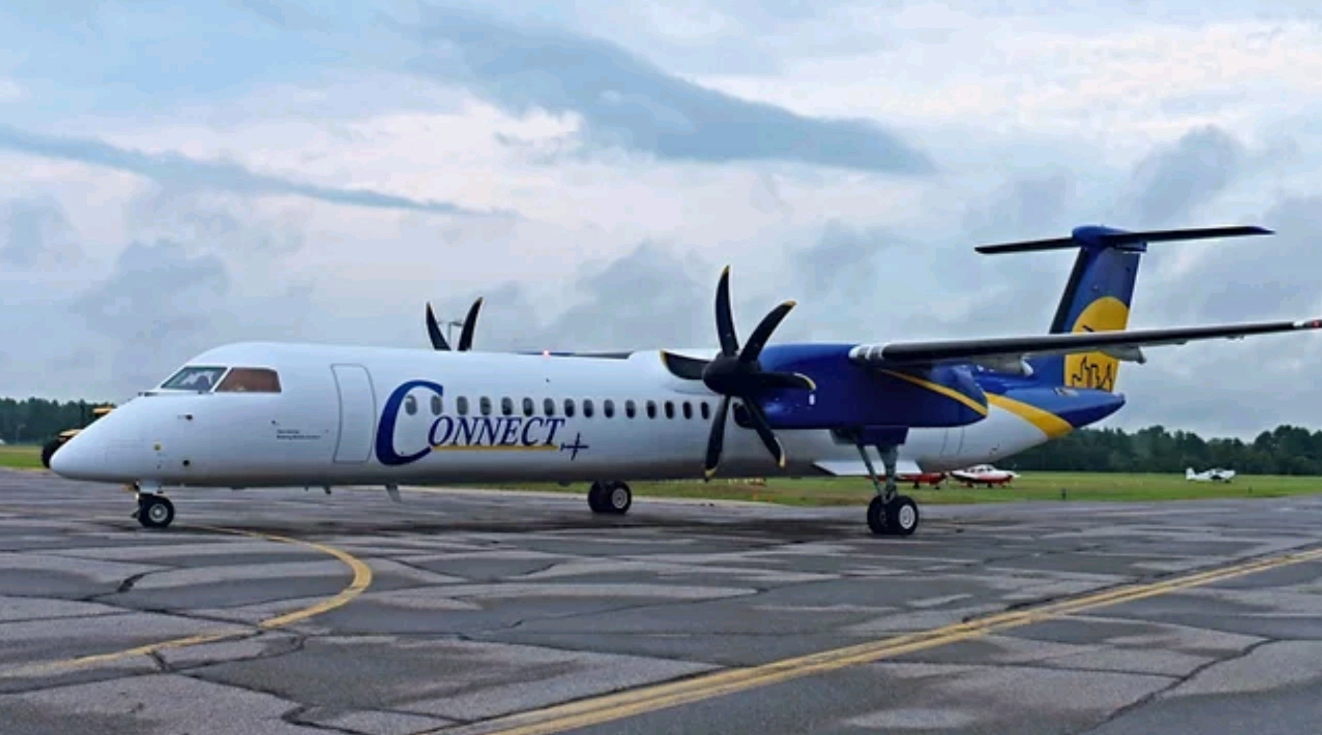 Connect Airlines deHavilland Dash 8-400