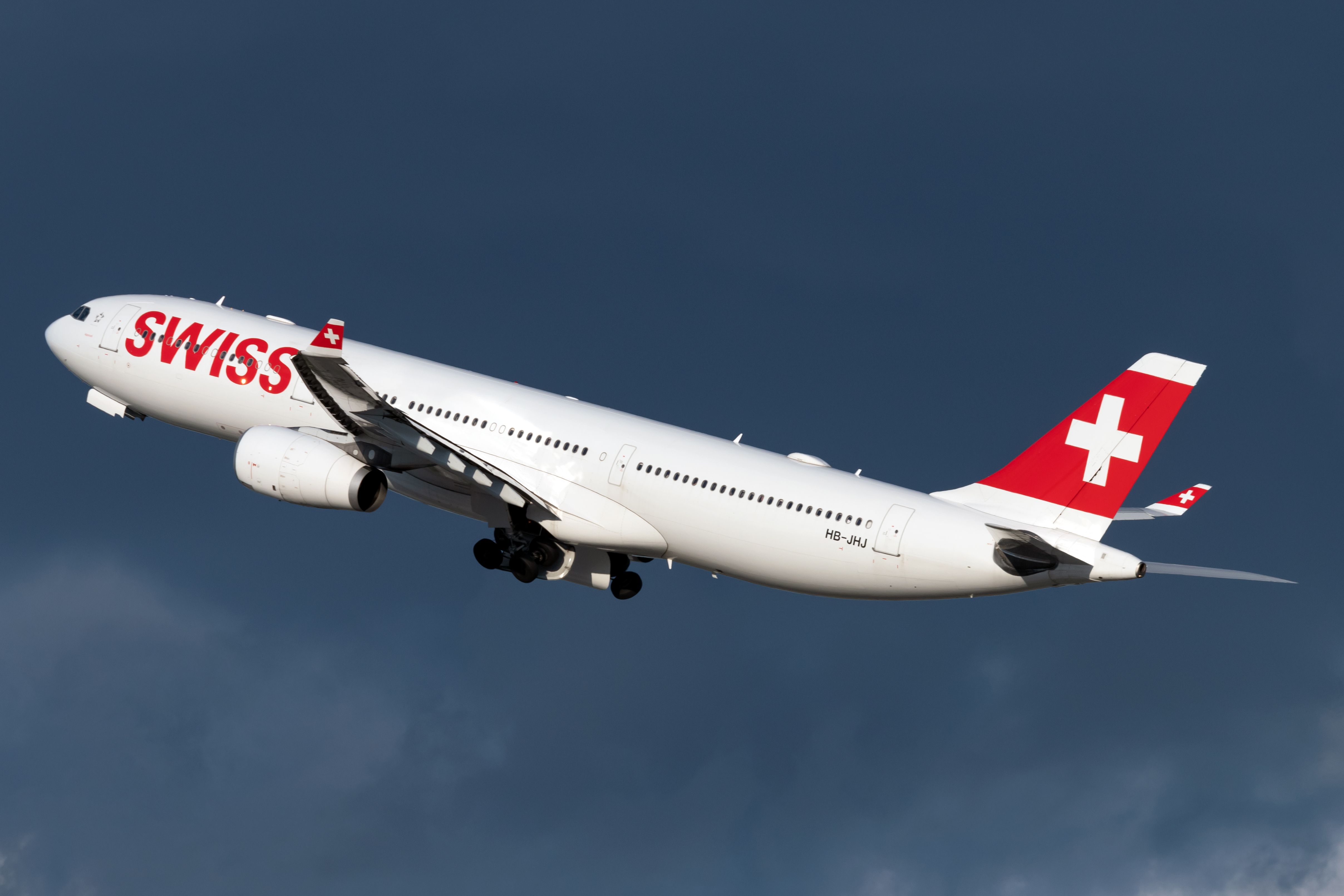Swiss Airbus A330-343 HB-JHJ (3)