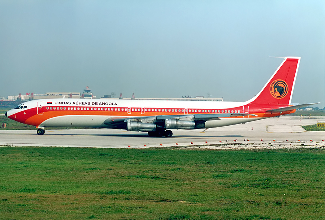 TAAG_Angola_Airlines_Boeing_707-320C_D2-TOJ_LIS_1991