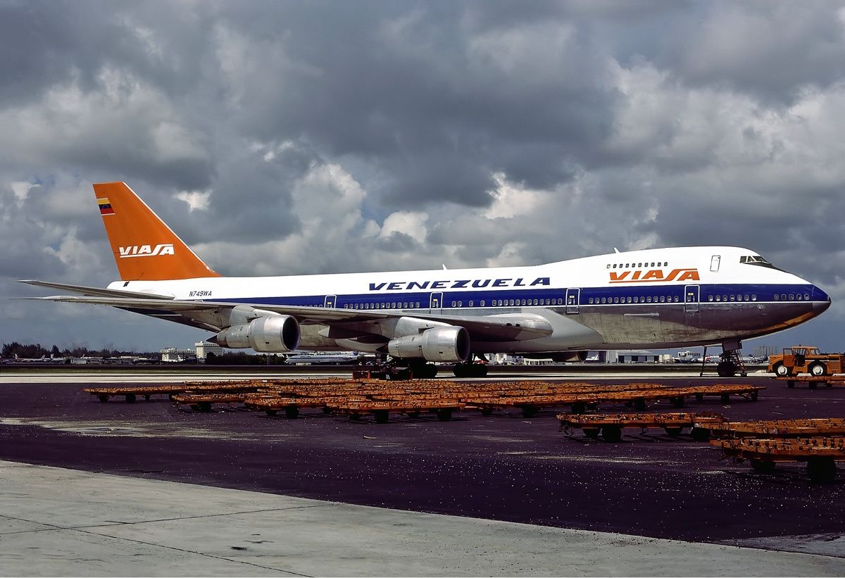 VIASA_Boeing_747-200_Hoppe