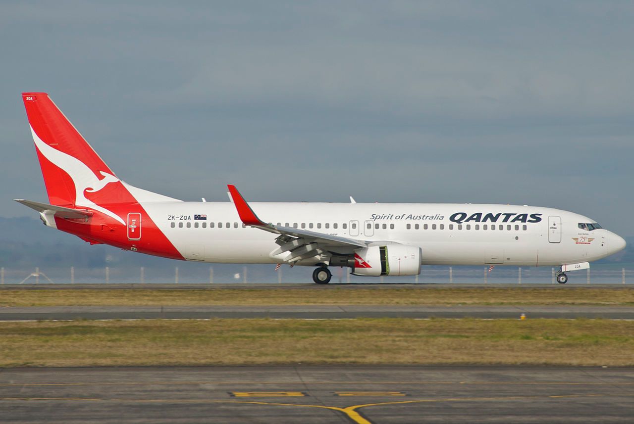 1280px-Qantas_Boeing_737-800;_ZK-ZQA@AKL;11.07.2012_662bz_(7840496454)