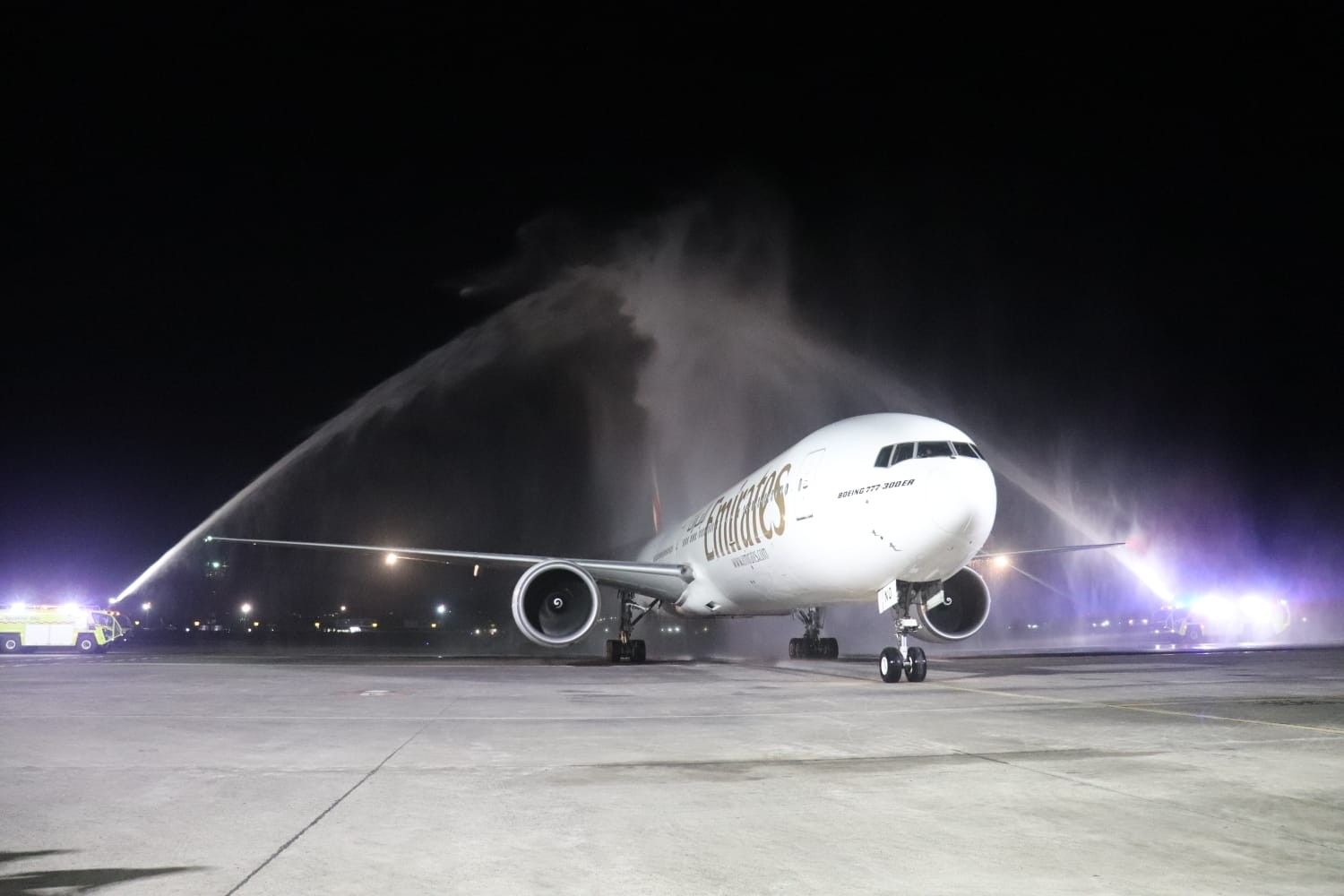 Emirates Boeing 777 Water cannon salute in Bali