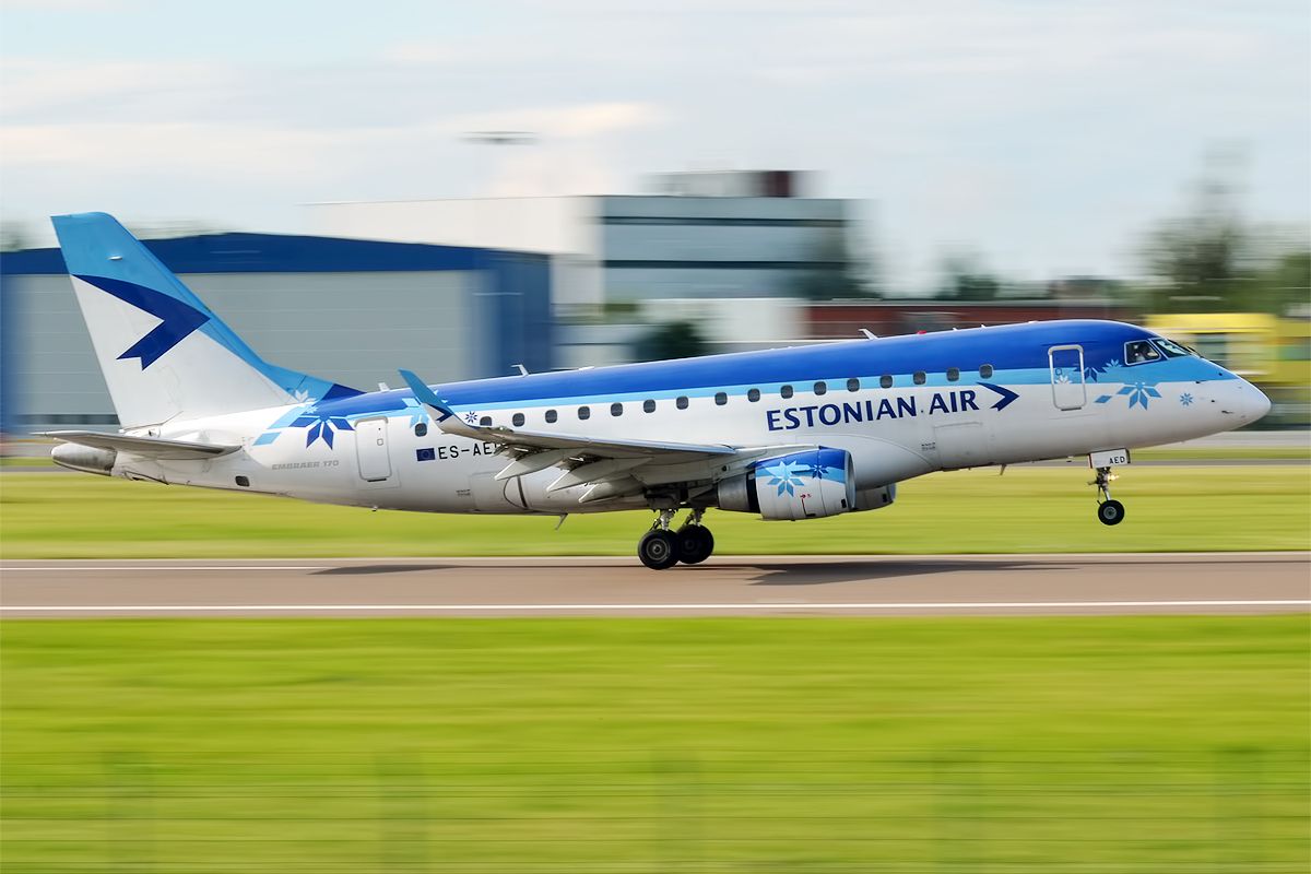 Estonian Air Embraer E170