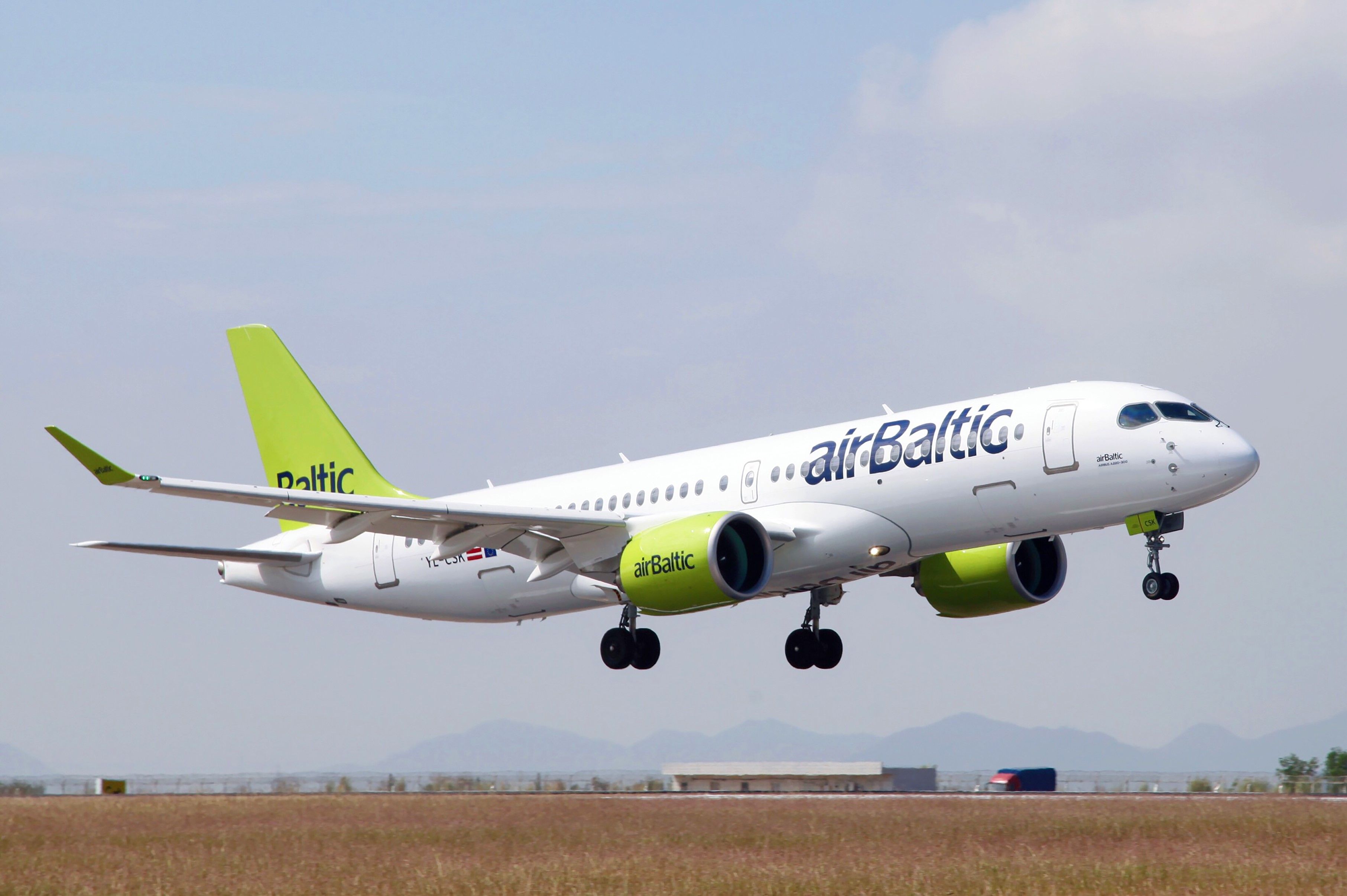 A220-300 airBaltic landing