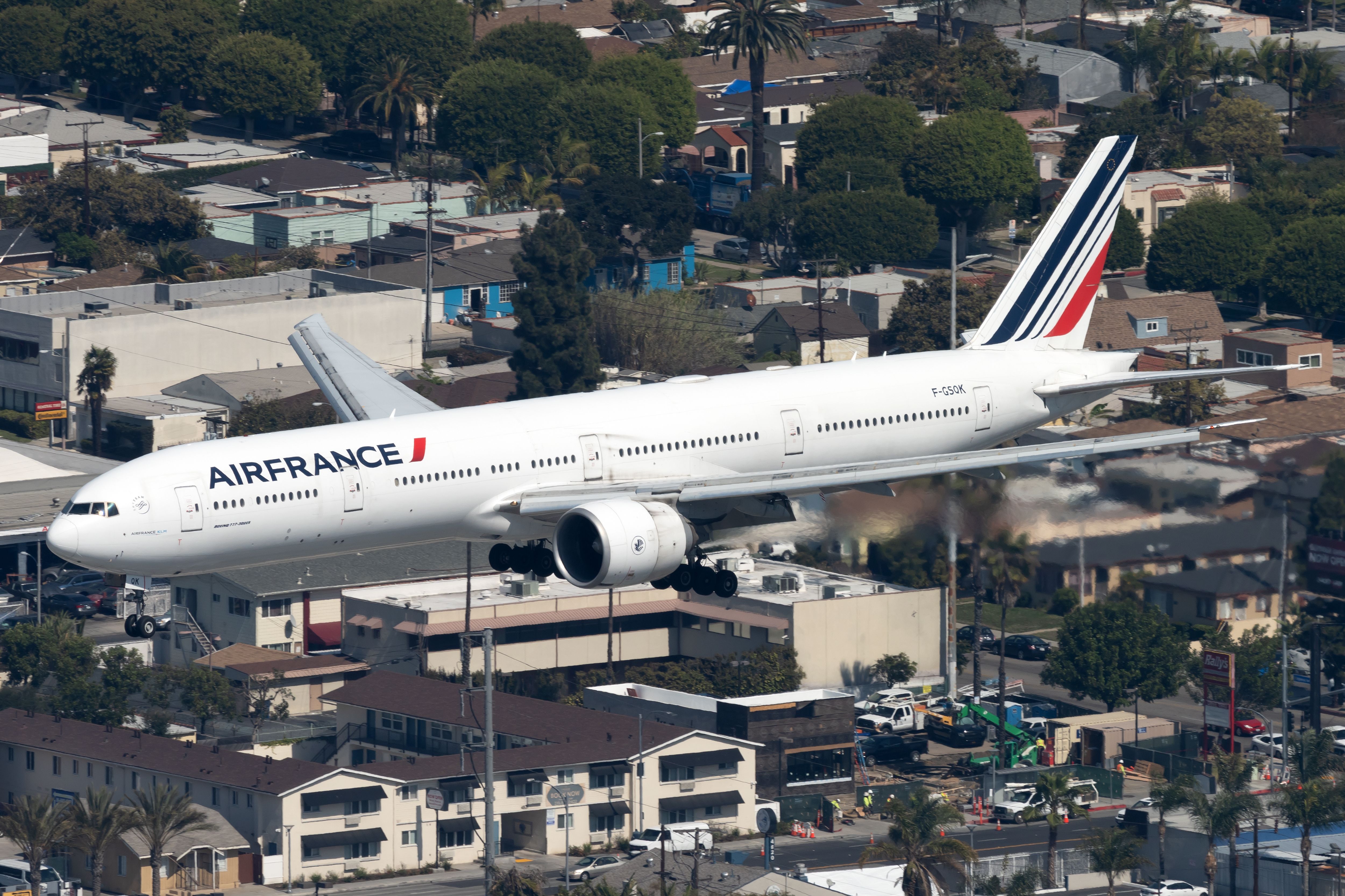 Air France Boeing 777-300ER landing