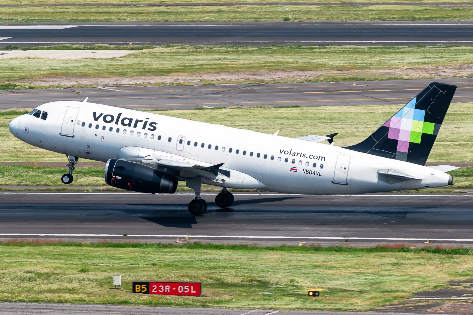 Airbus A319-132 N504VL Volaris MMMX Jul 24 2021 AF 01