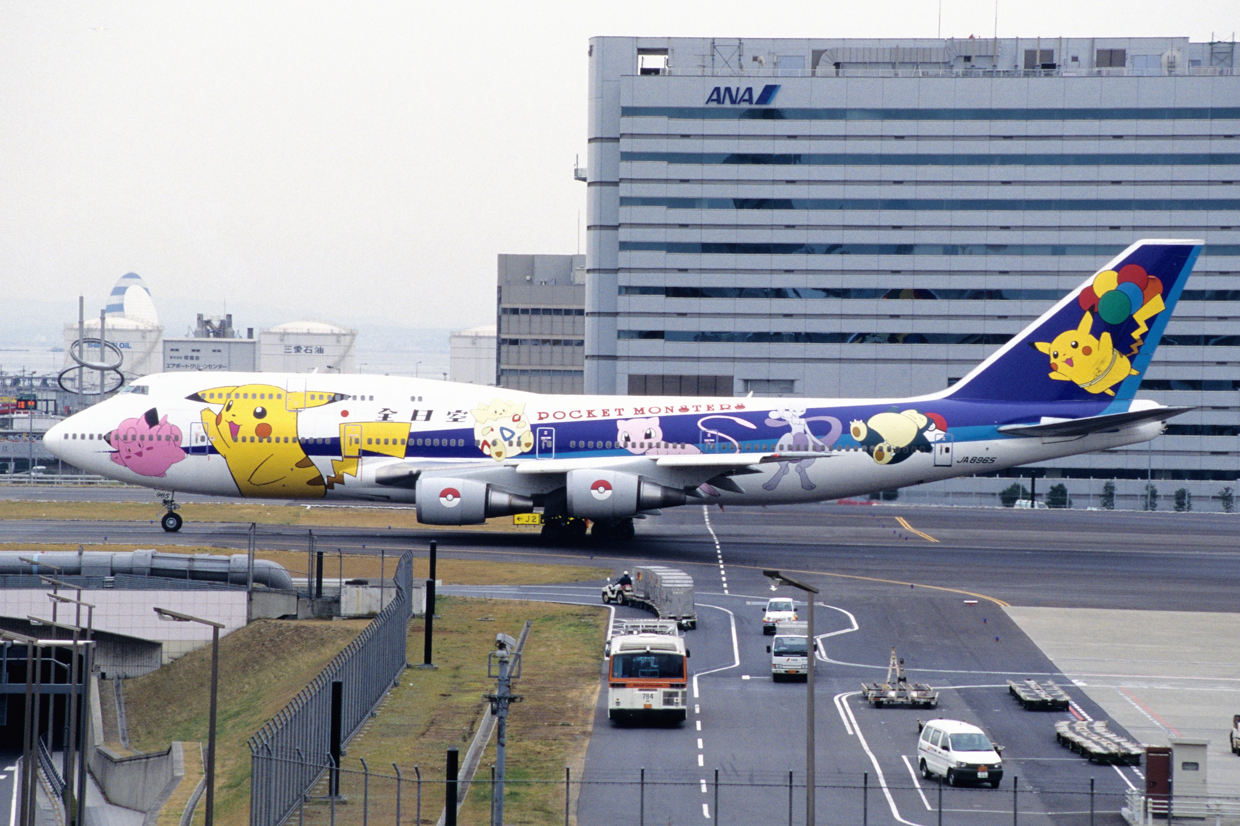 All_Nippon_Airways_Boeing_747-481D_(JA8965-27436-1060)_(13483851145)