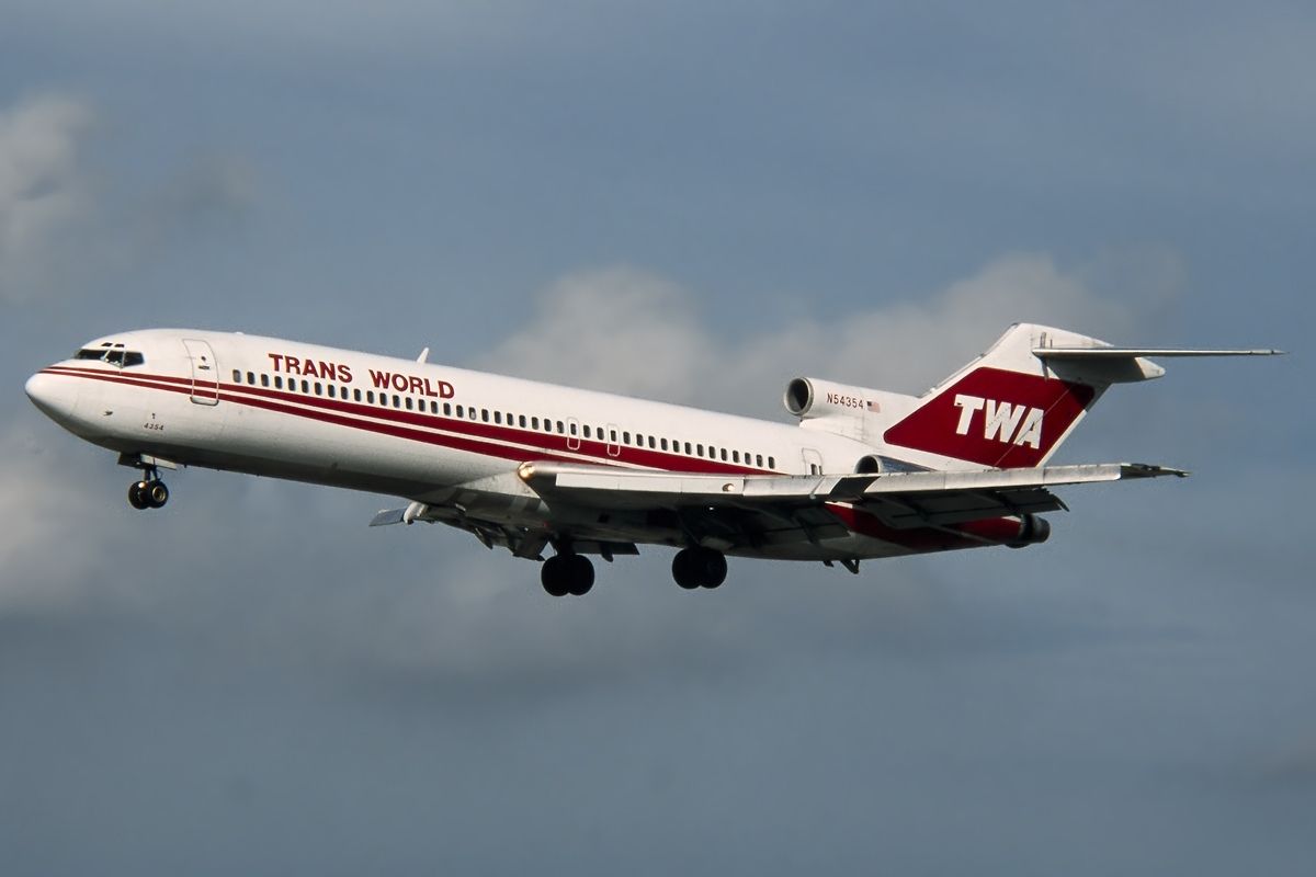 A Trans World Airlines Boeing 727-231 flying in the sky.