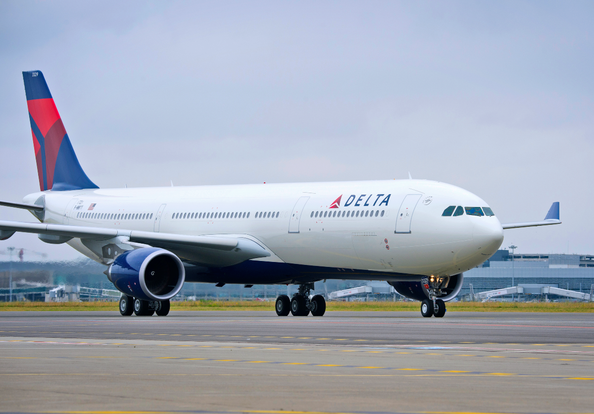 Delta Air Lines Airbus A300 Taxiing